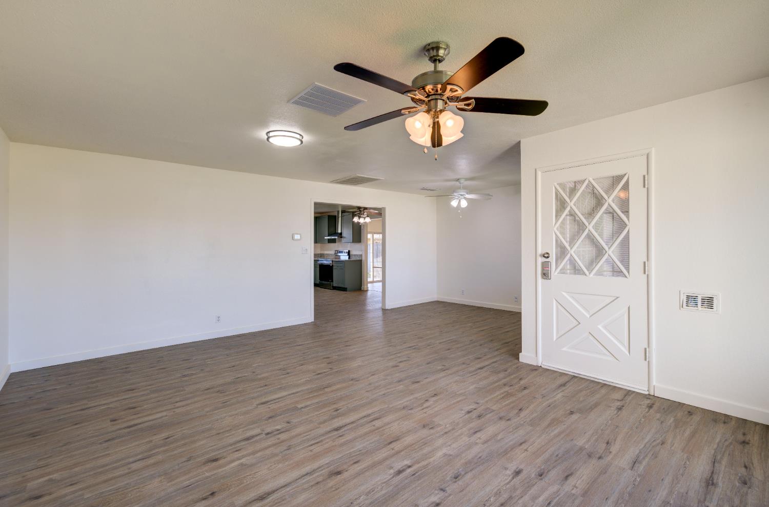 4722 N Callisch St, Fresno, CA 93726