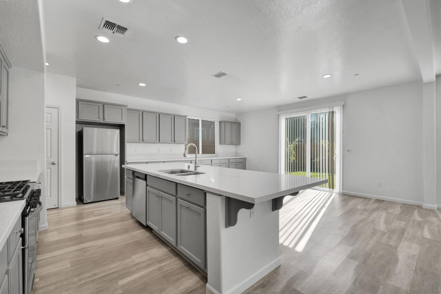 6647 E Vassar Ave, Fresno, CA 93727