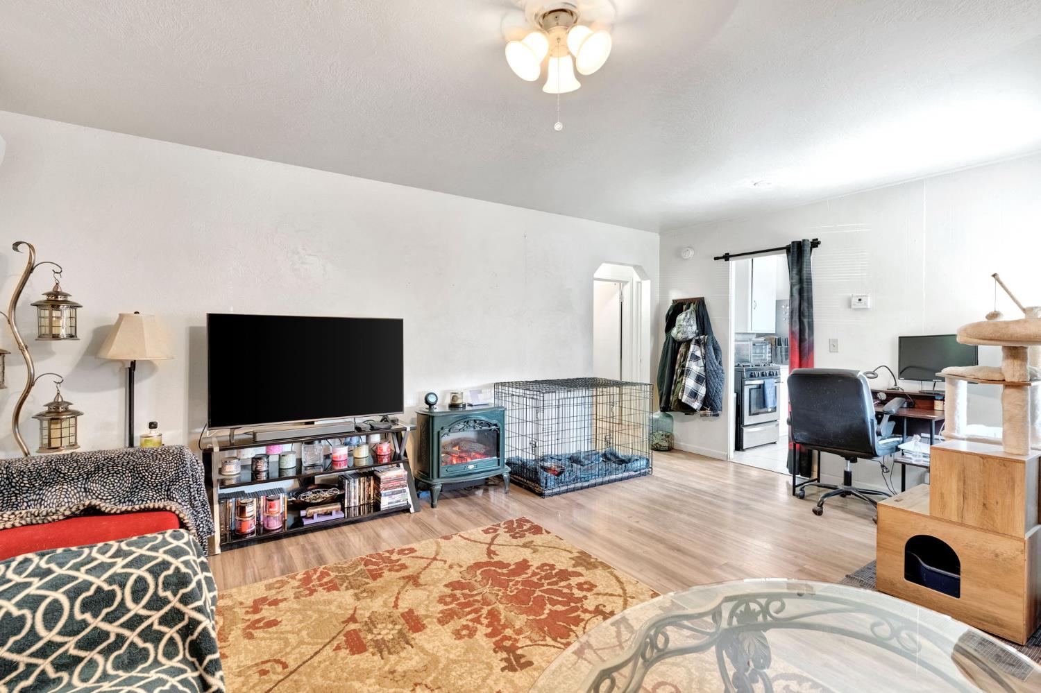 3743 E Mckinley Ave, Fresno, CA 93703