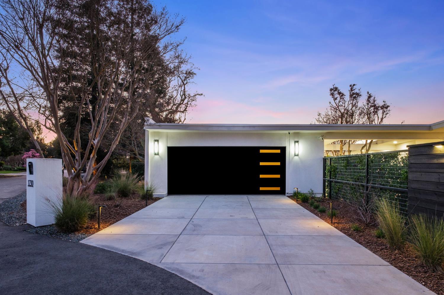 1230 W Moraga Rd, Fresno, CA 93711