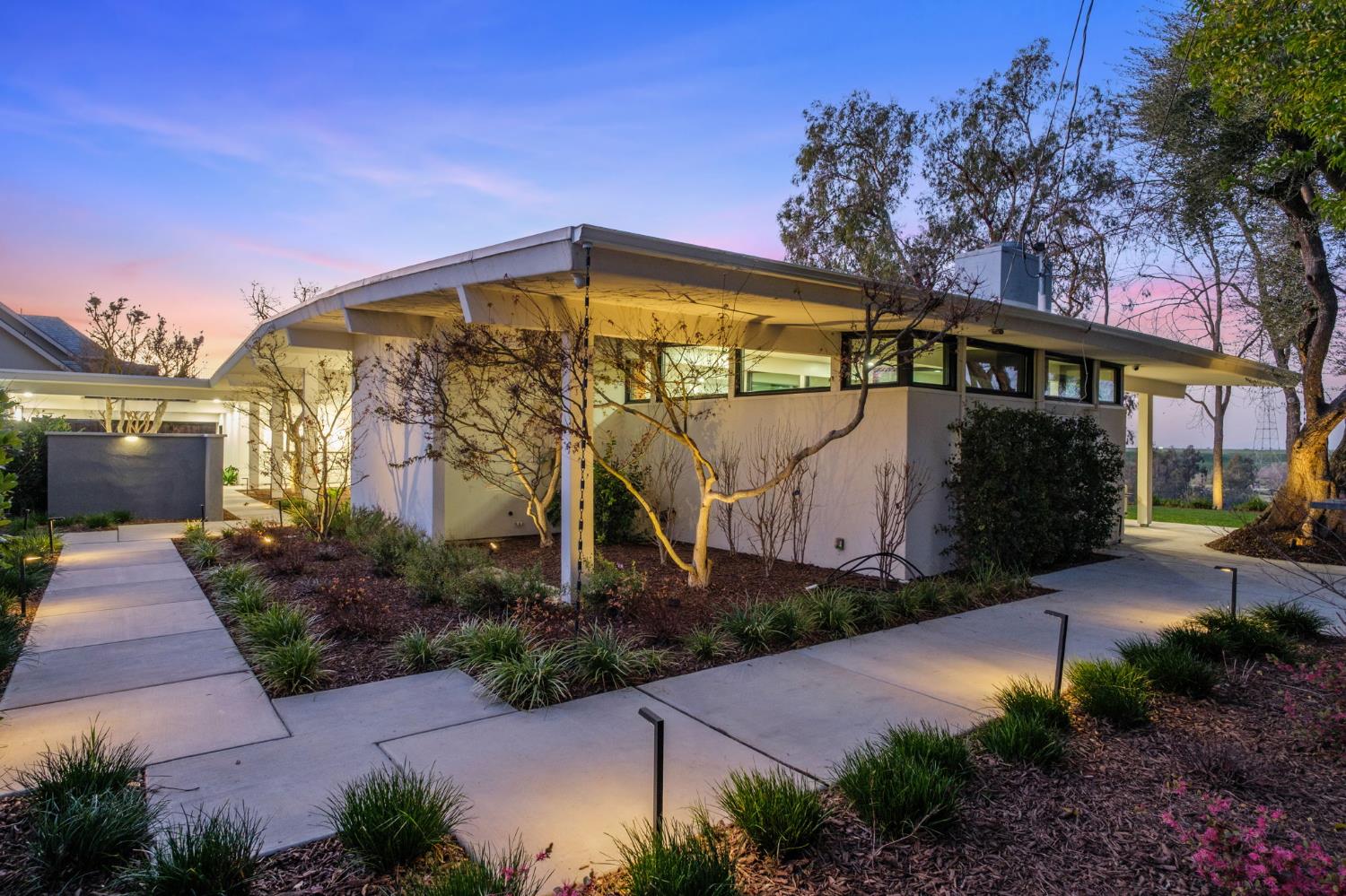 1230 W Moraga Rd, Fresno, CA 93711