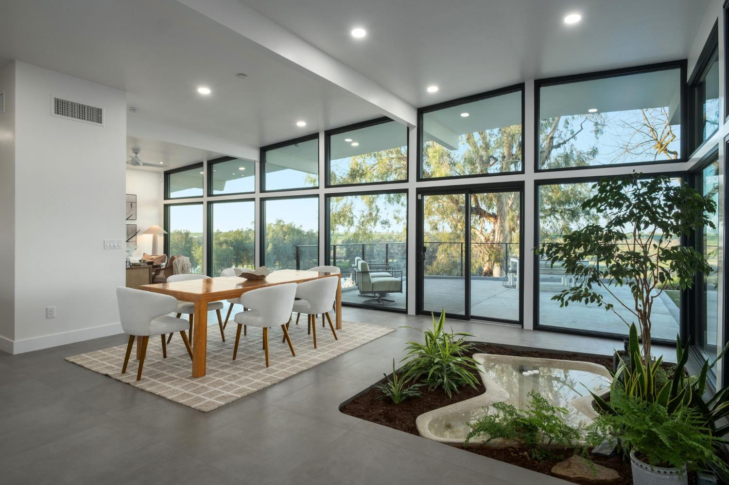 1230 W Moraga Rd, Fresno, CA 93711