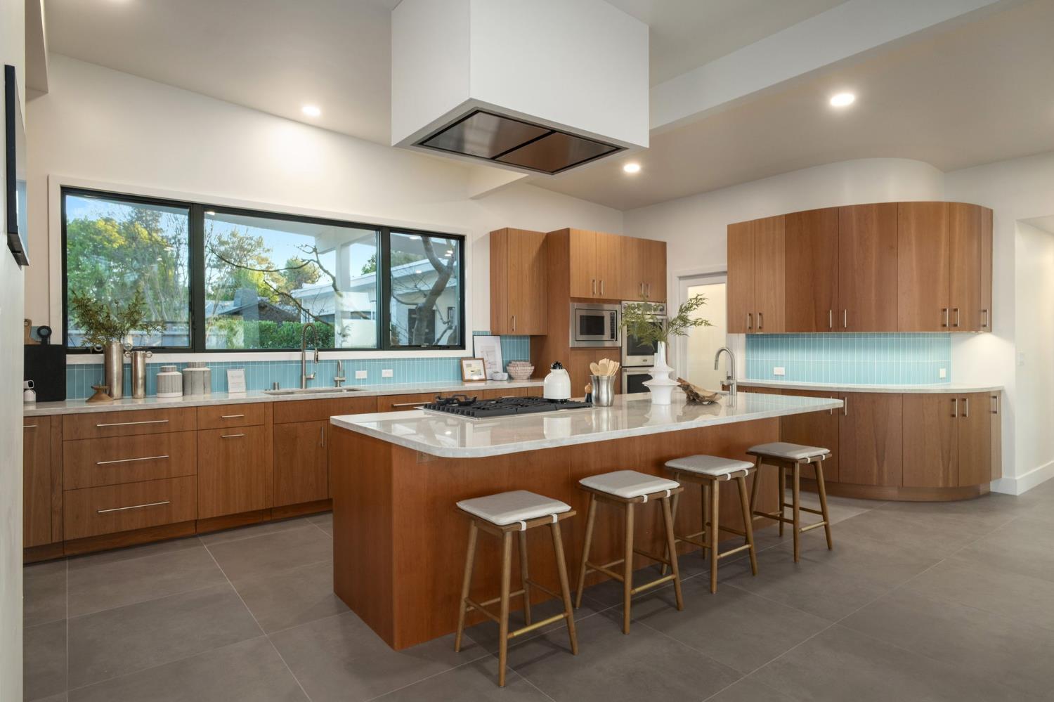 1230 W Moraga Rd, Fresno, CA 93711