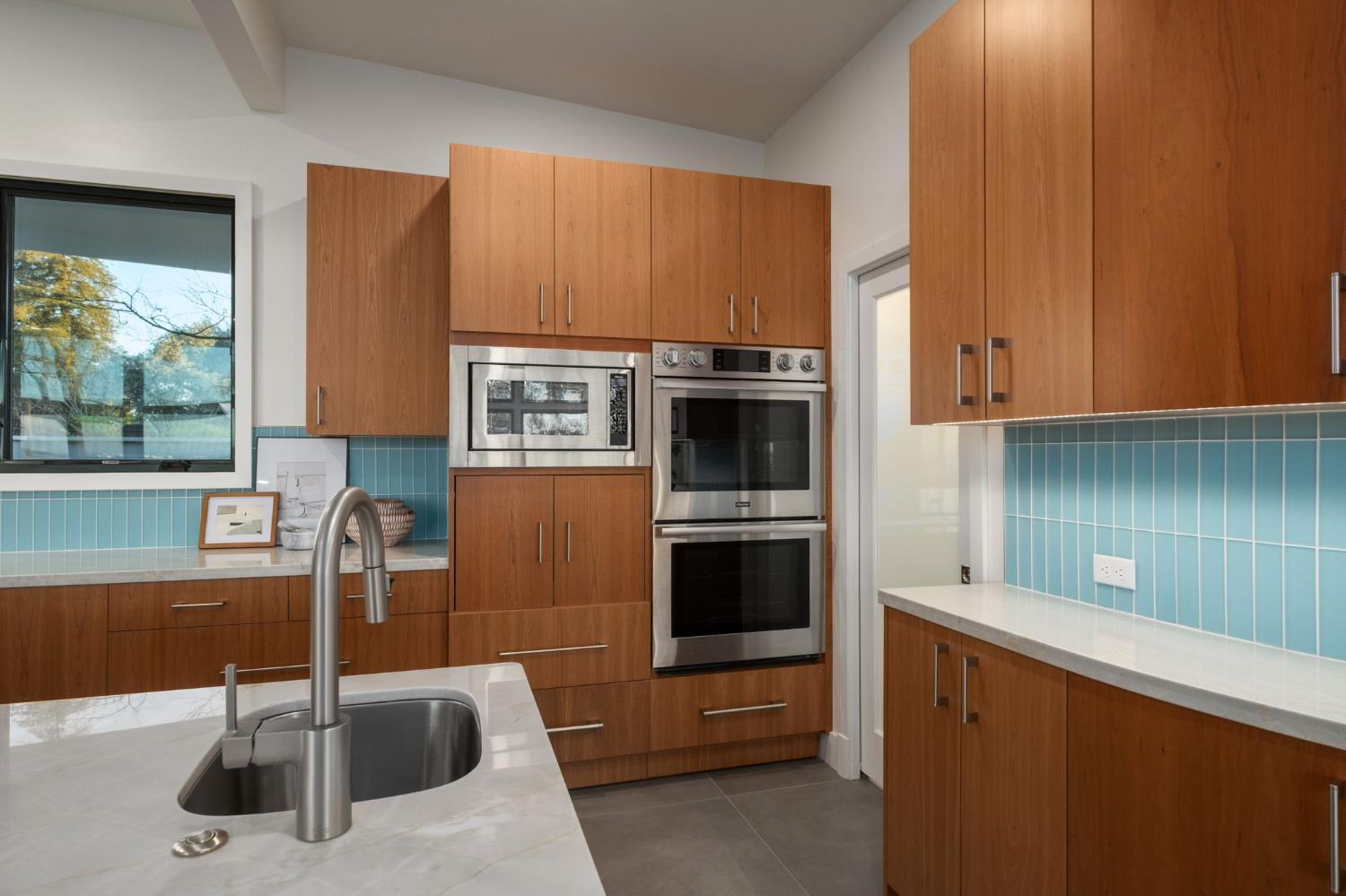 1230 W Moraga Rd, Fresno, CA 93711