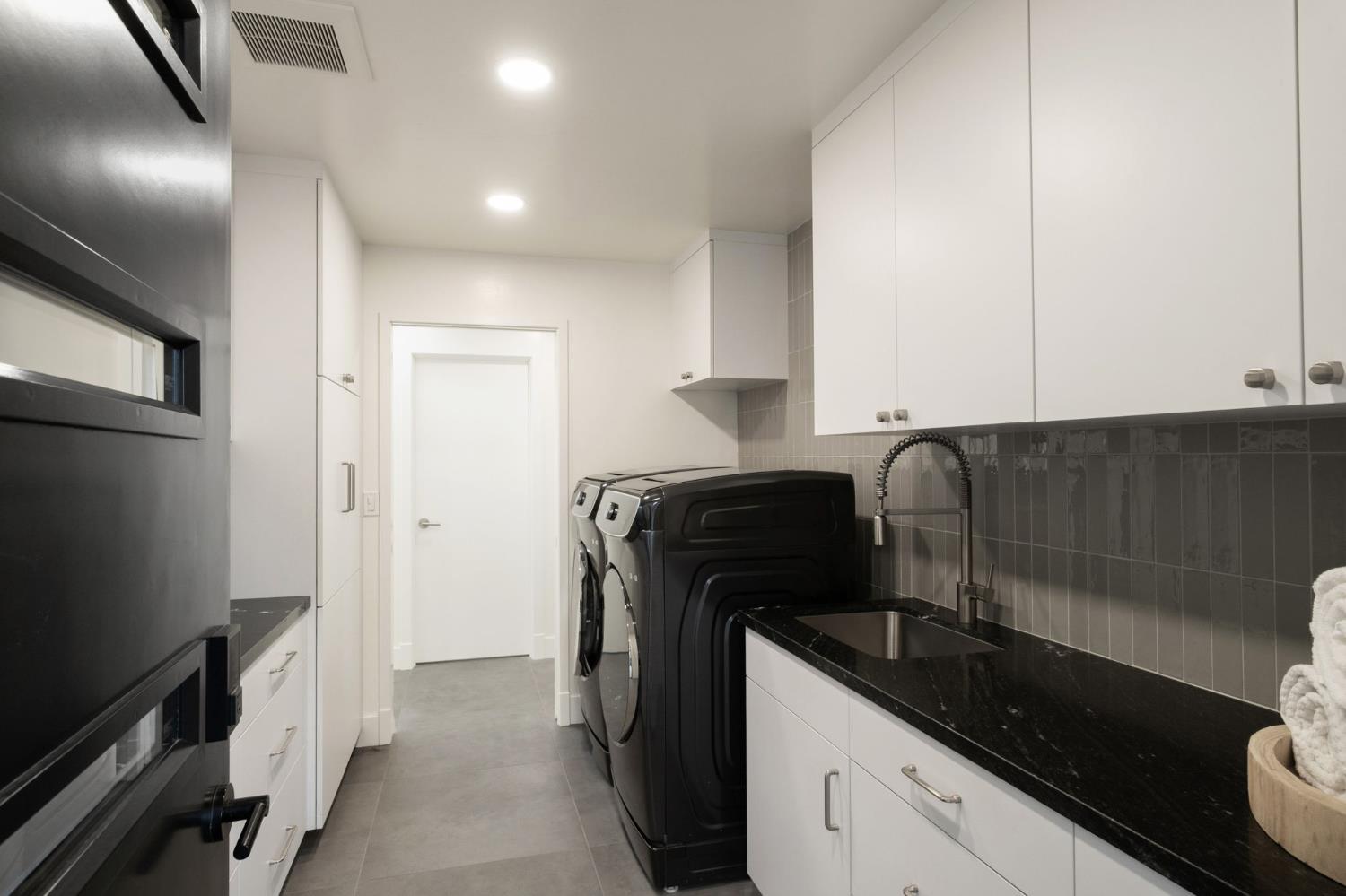 1230 W Moraga Rd, Fresno, CA 93711