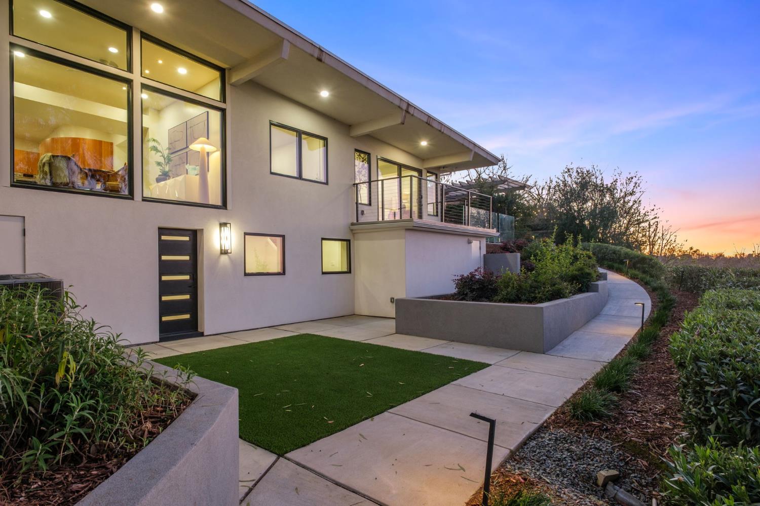 1230 W Moraga Rd, Fresno, CA 93711