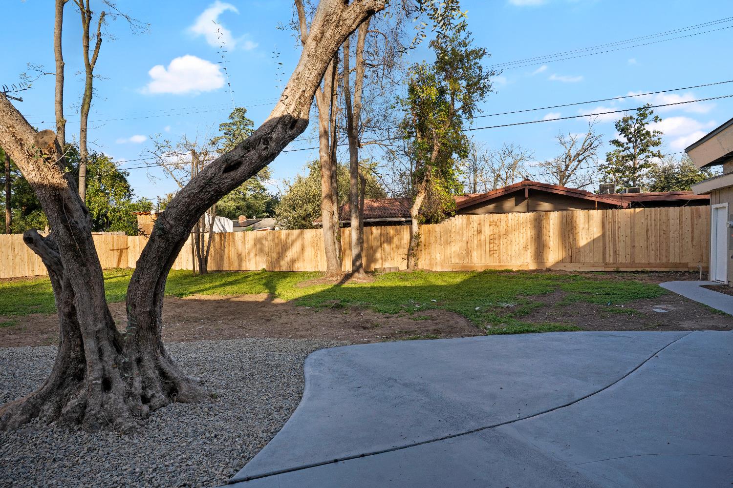 4090 N Sherman, Fresno, CA 93726