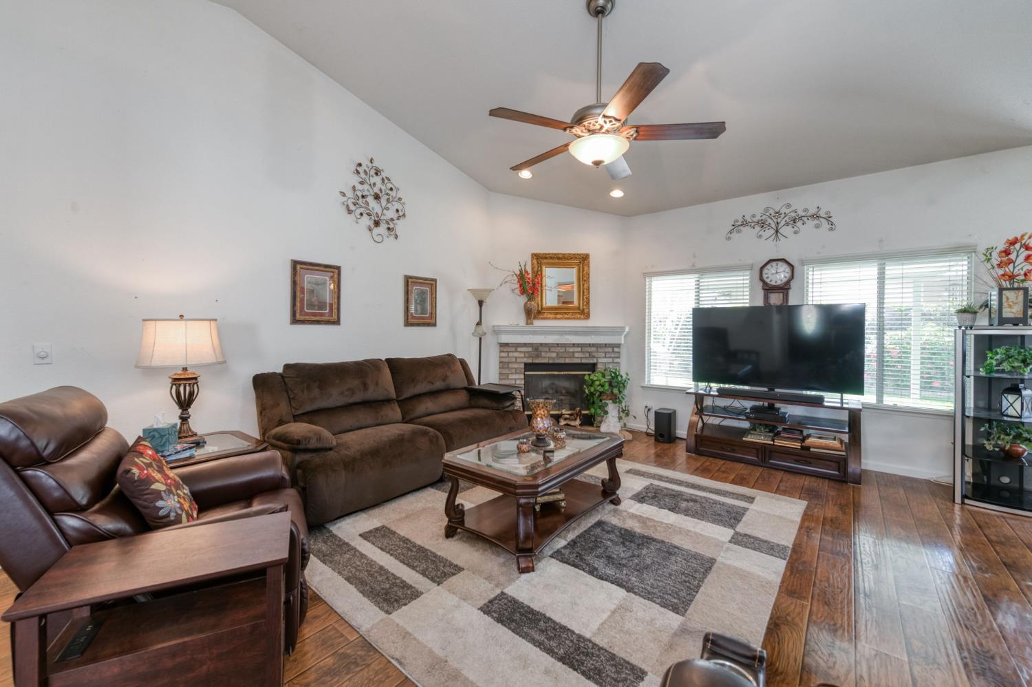 5817 W Corona Ave, Fresno, CA 93722