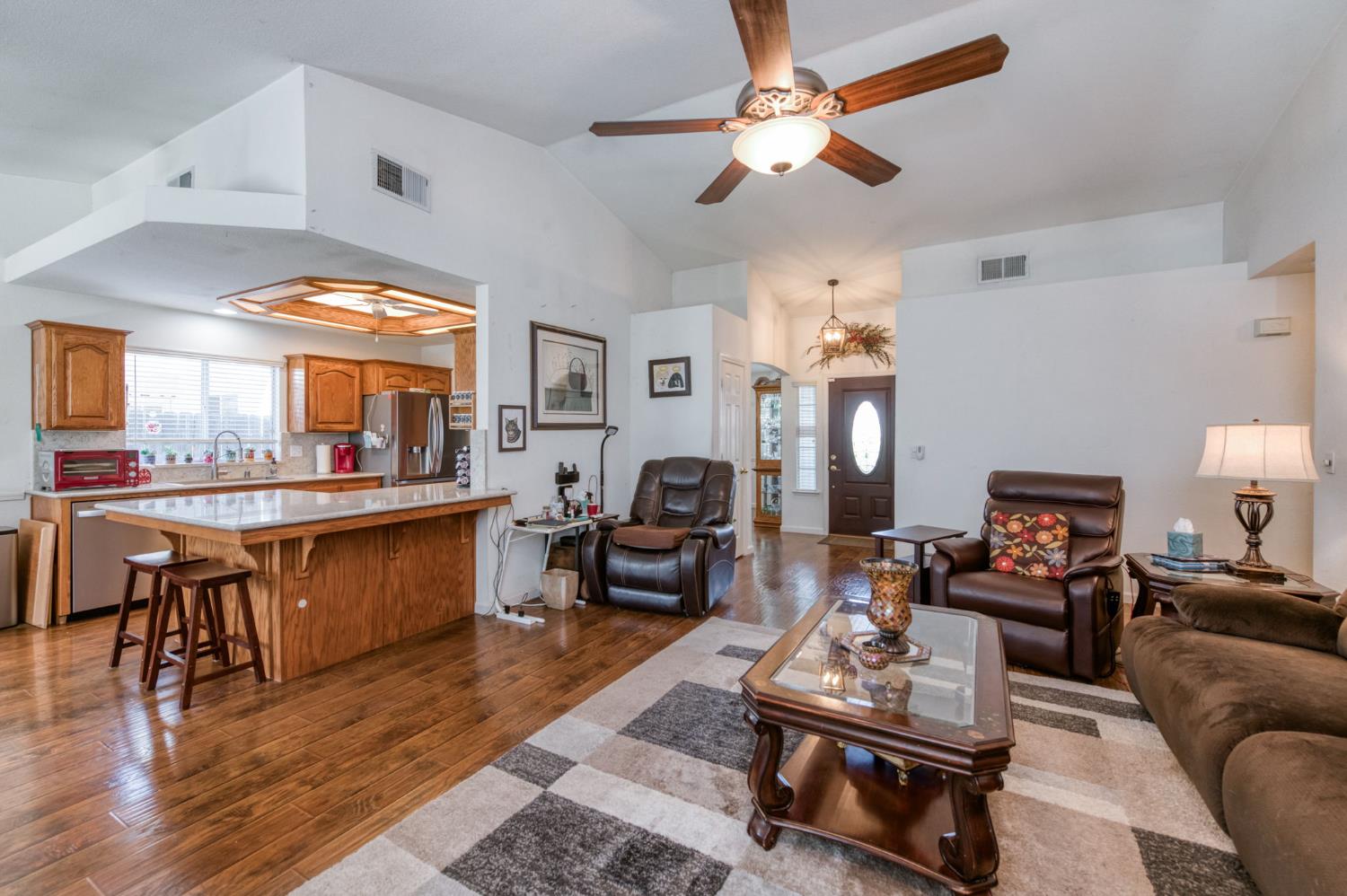 5817 W Corona Ave, Fresno, CA 93722