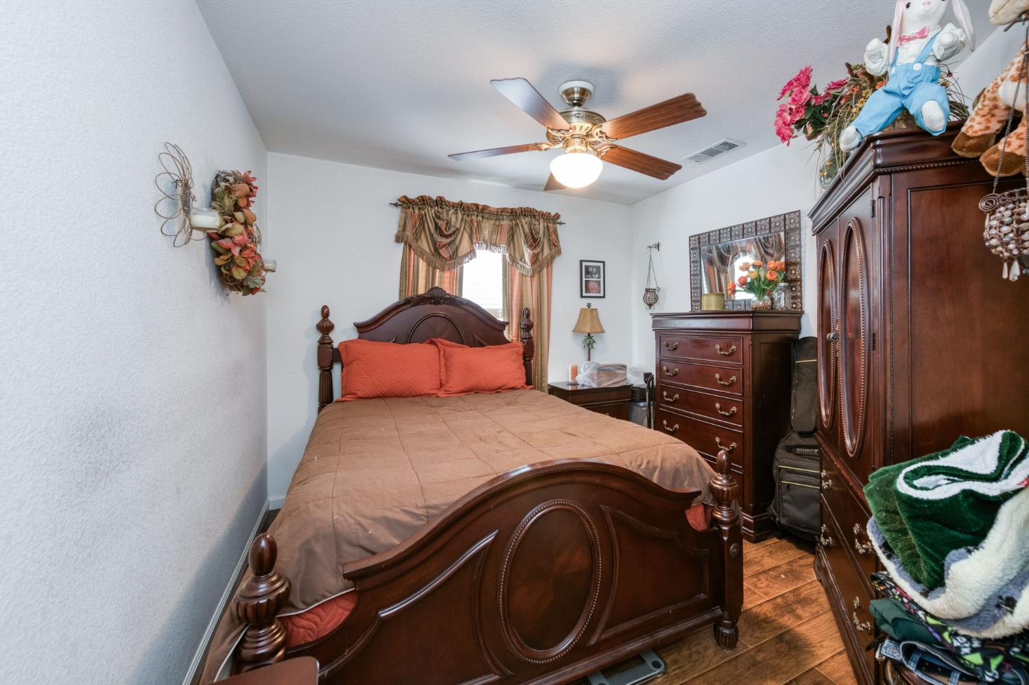 5817 W Corona Ave, Fresno, CA 93722