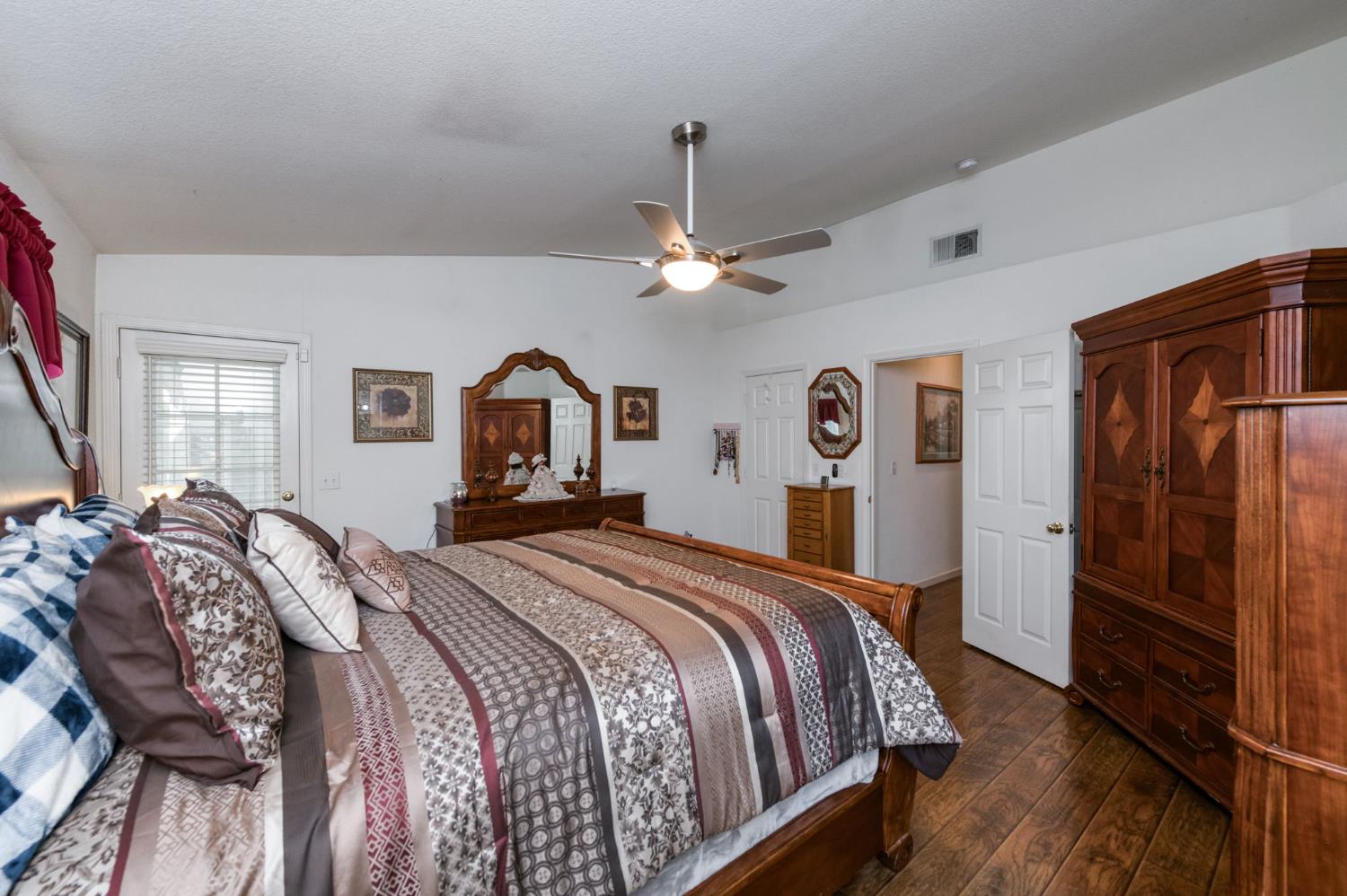 5817 W Corona Ave, Fresno, CA 93722