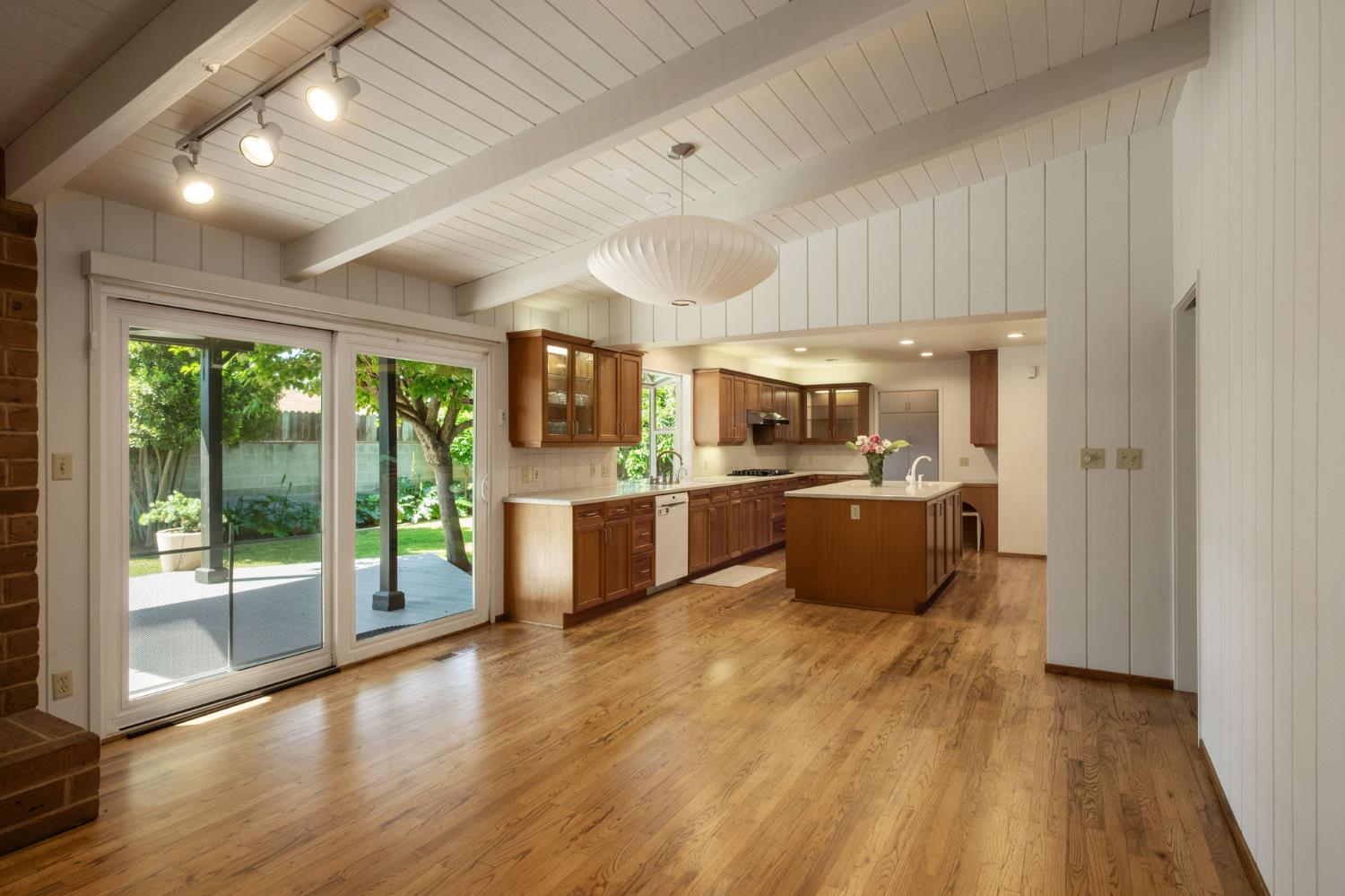 1510 E Austin Way, Fresno, CA 93704