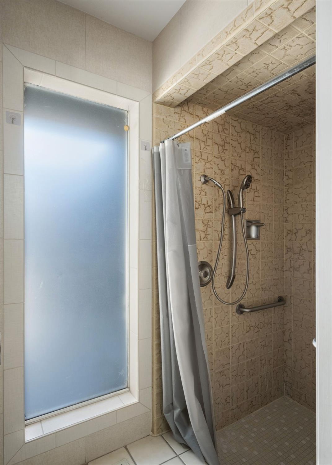 1510 E Austin Way, Fresno, CA 93704