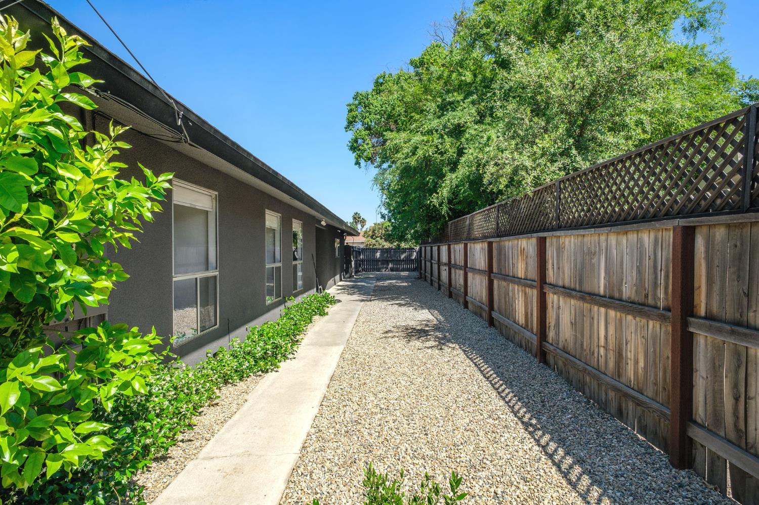 1510 E Austin Way, Fresno, CA 93704