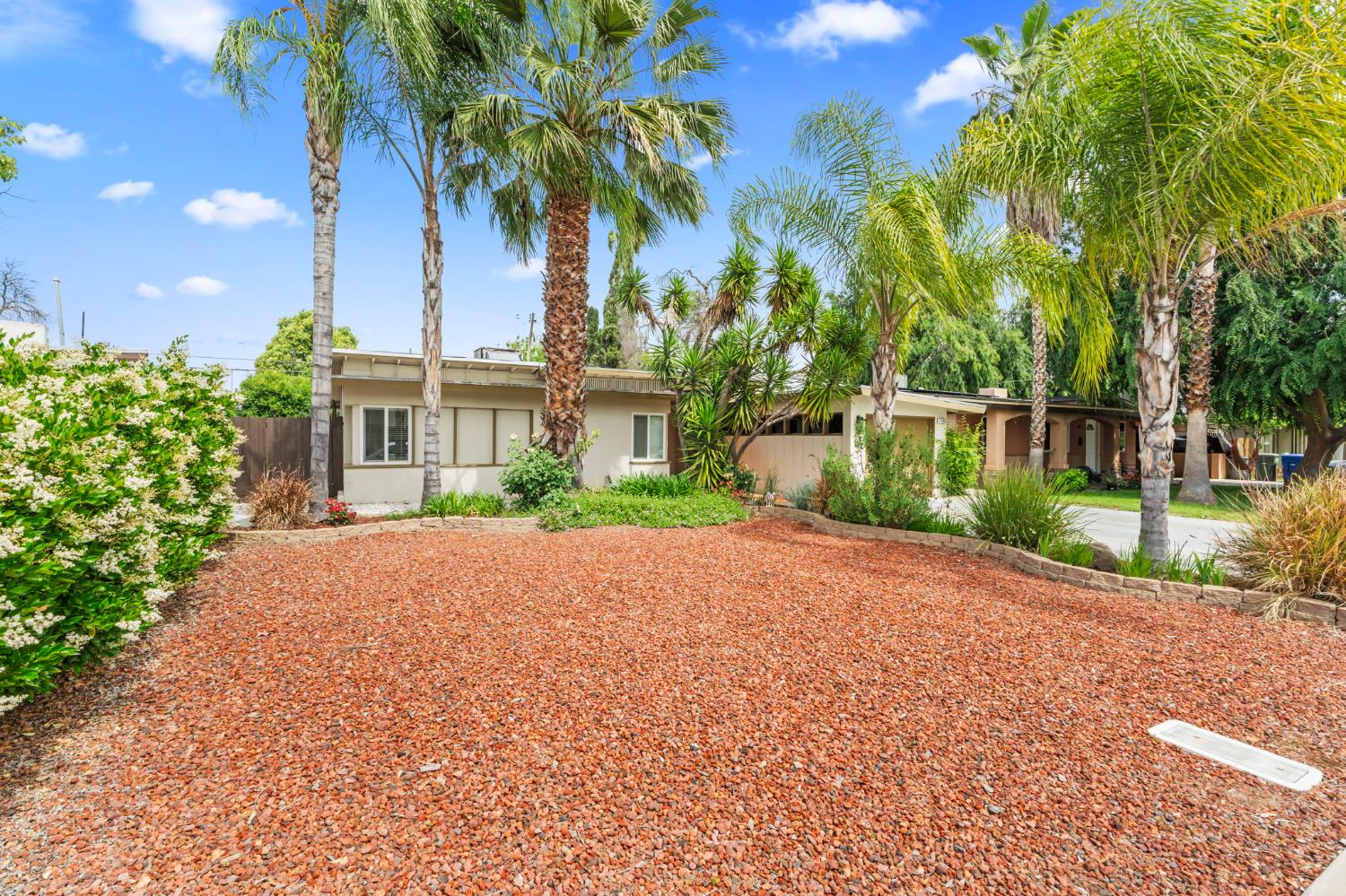 1203 E Simpson Ave, Fresno, CA 93704