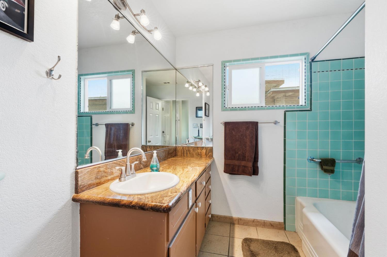 1203 E Simpson Ave, Fresno, CA 93704