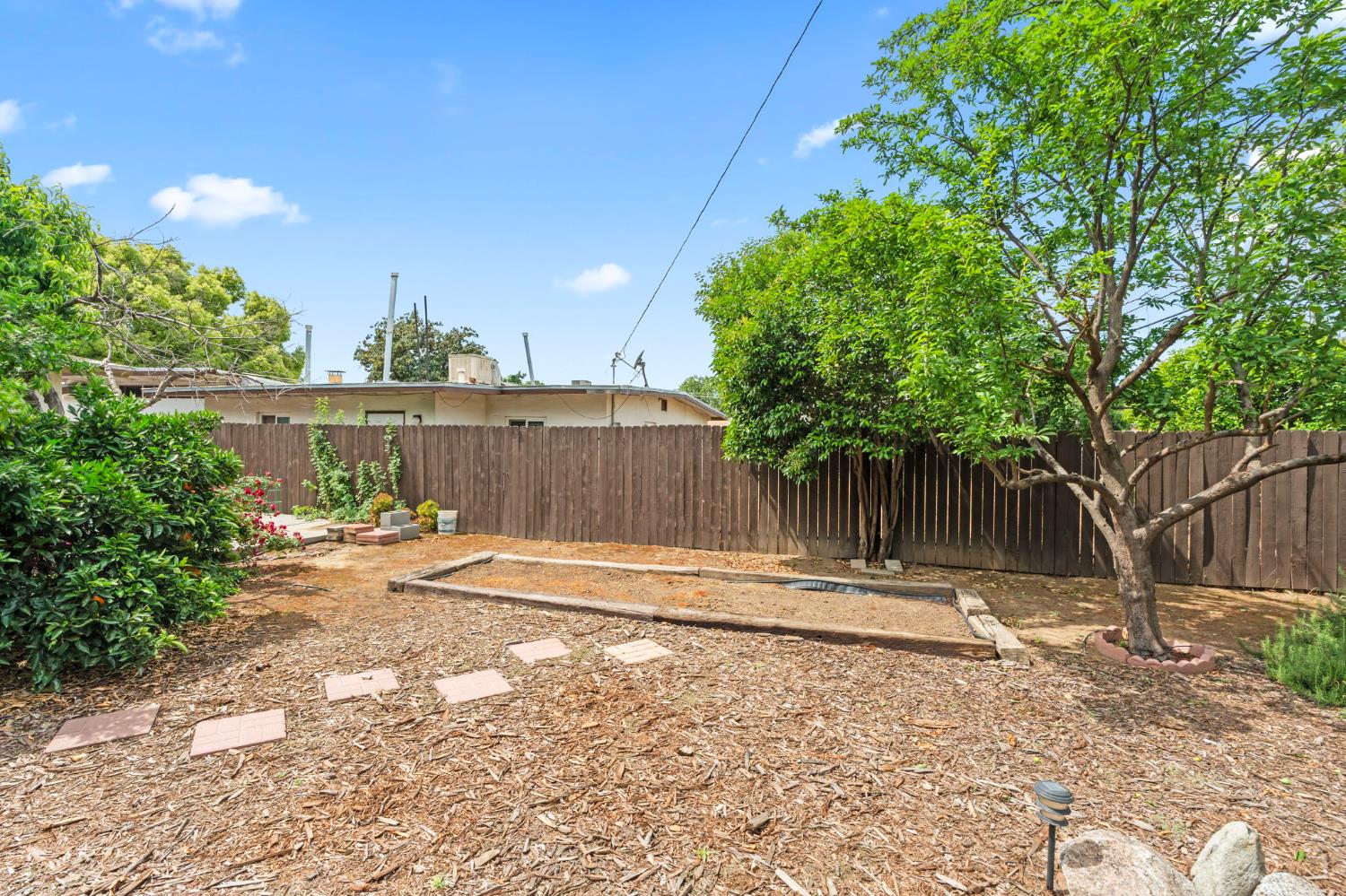 1203 E Simpson Ave, Fresno, CA 93704