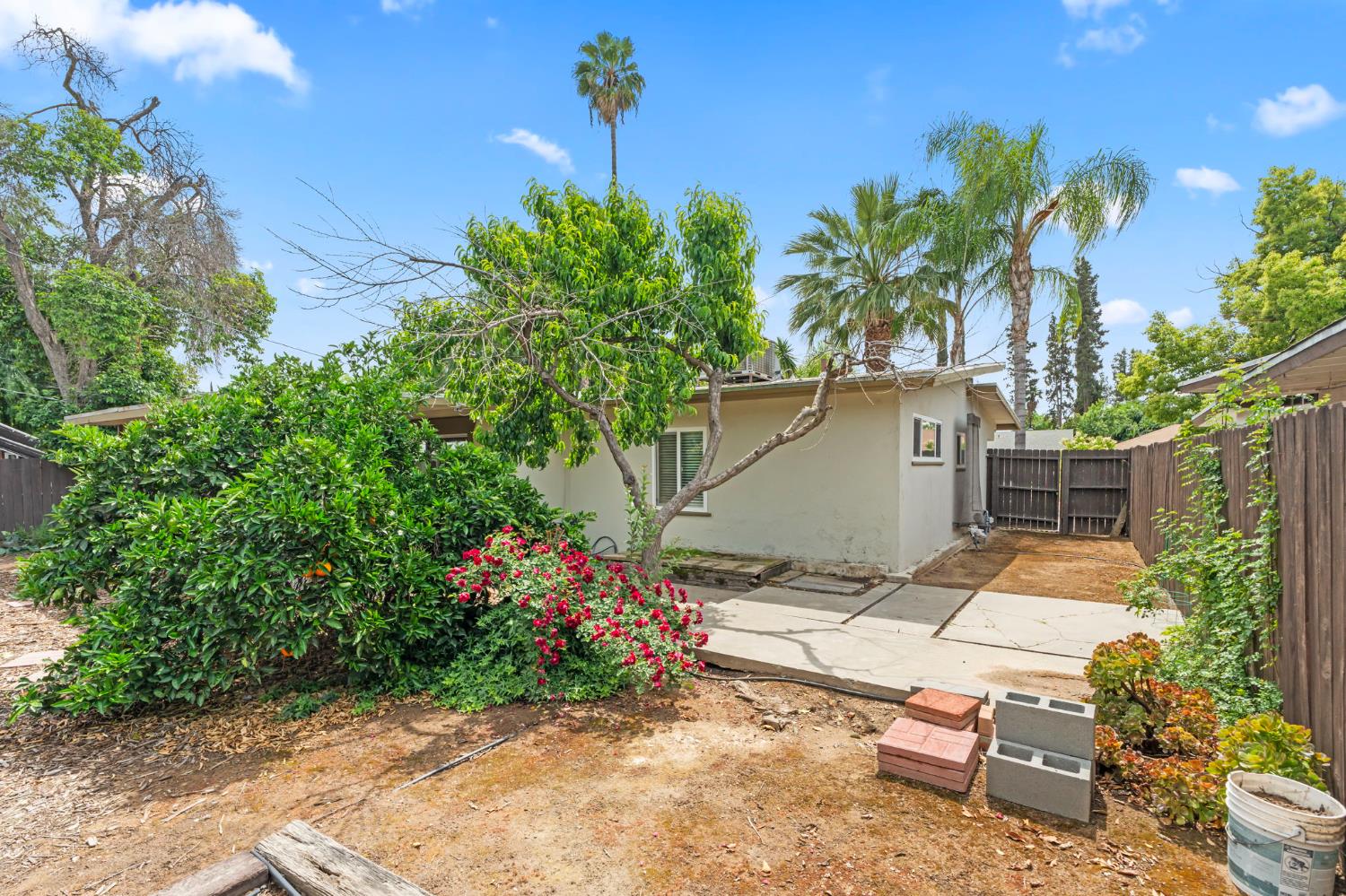 1203 E Simpson Ave, Fresno, CA 93704