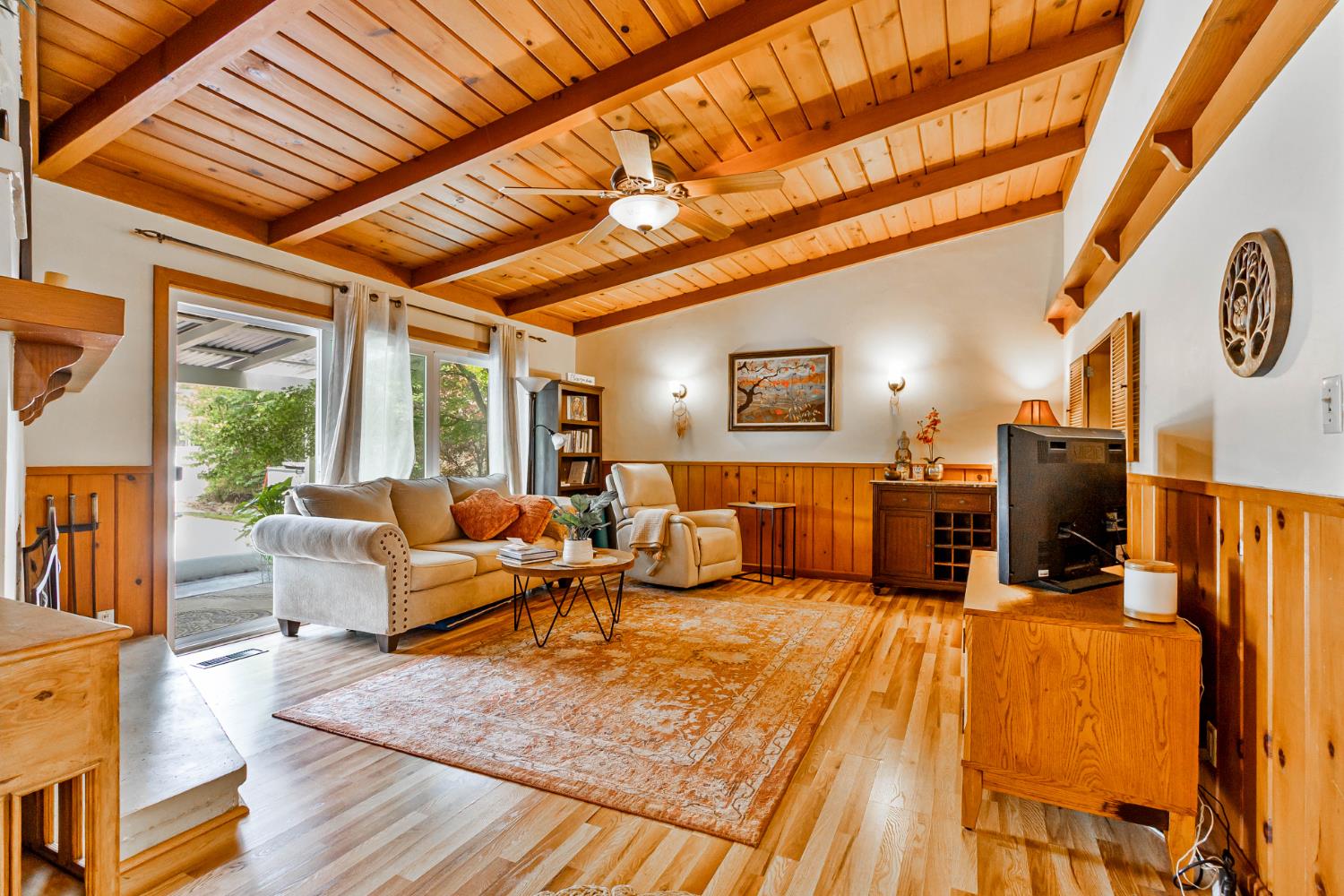 218 W Fountain Way, Fresno, CA 93705