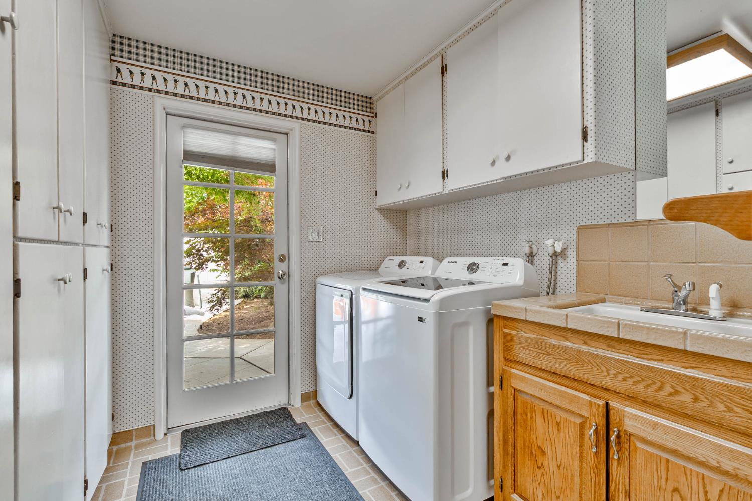 218 W Fountain Way, Fresno, CA 93705