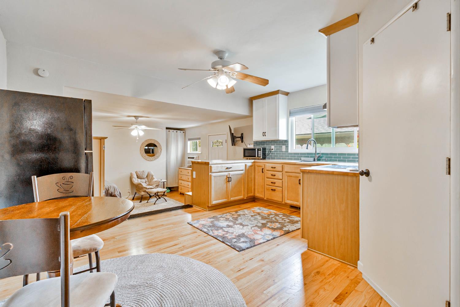 218 W Fountain Way, Fresno, CA 93705