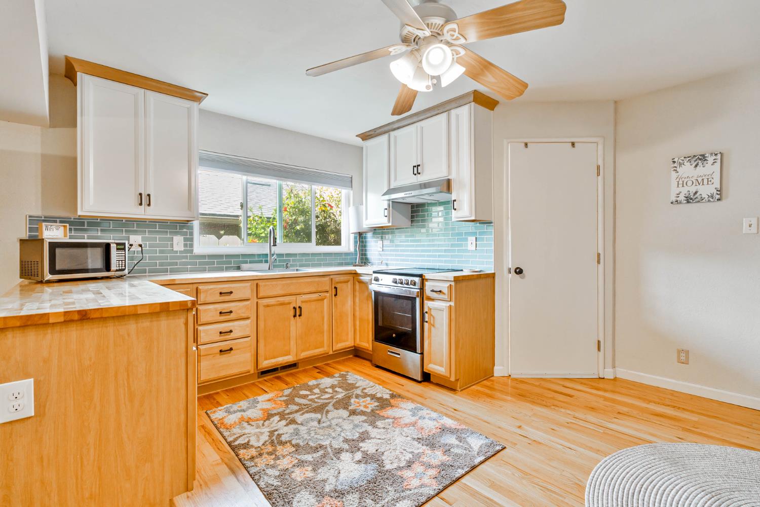 218 W Fountain Way, Fresno, CA 93705