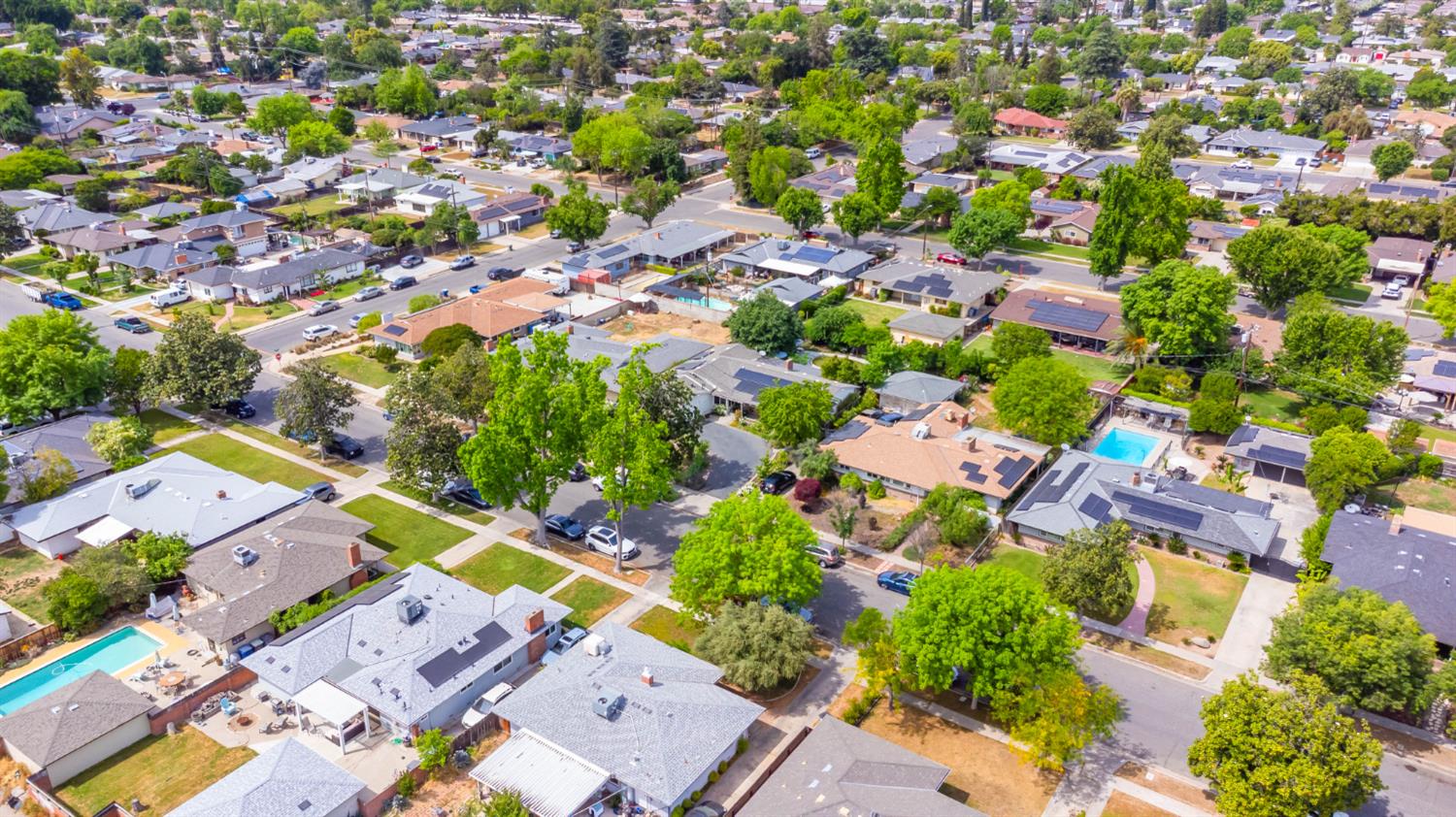 218 W Fountain Way, Fresno, CA 93705