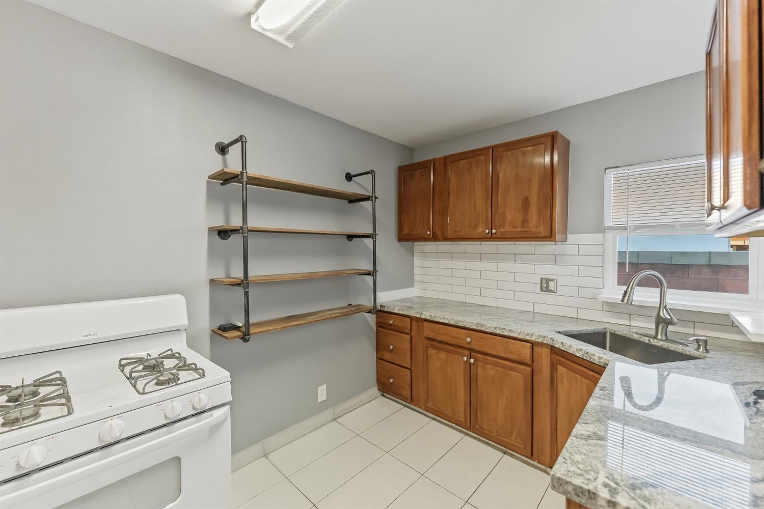 3070 E Peralta Way, Fresno, CA 93703