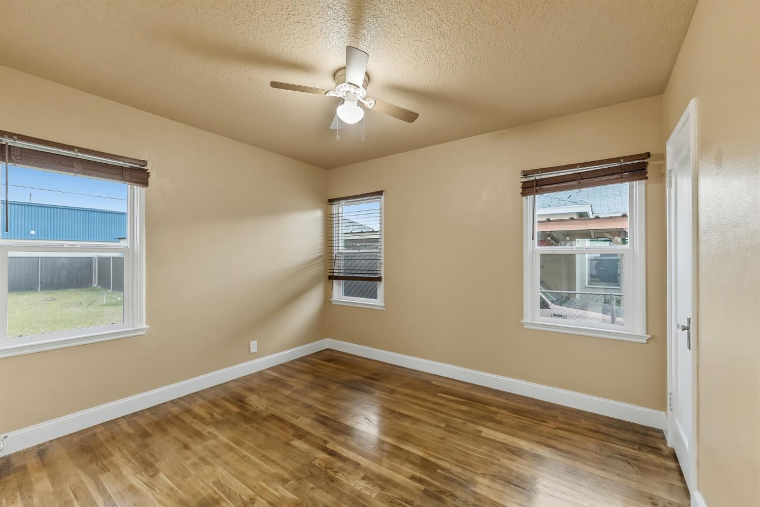 3070 E Peralta Way, Fresno, CA 93703