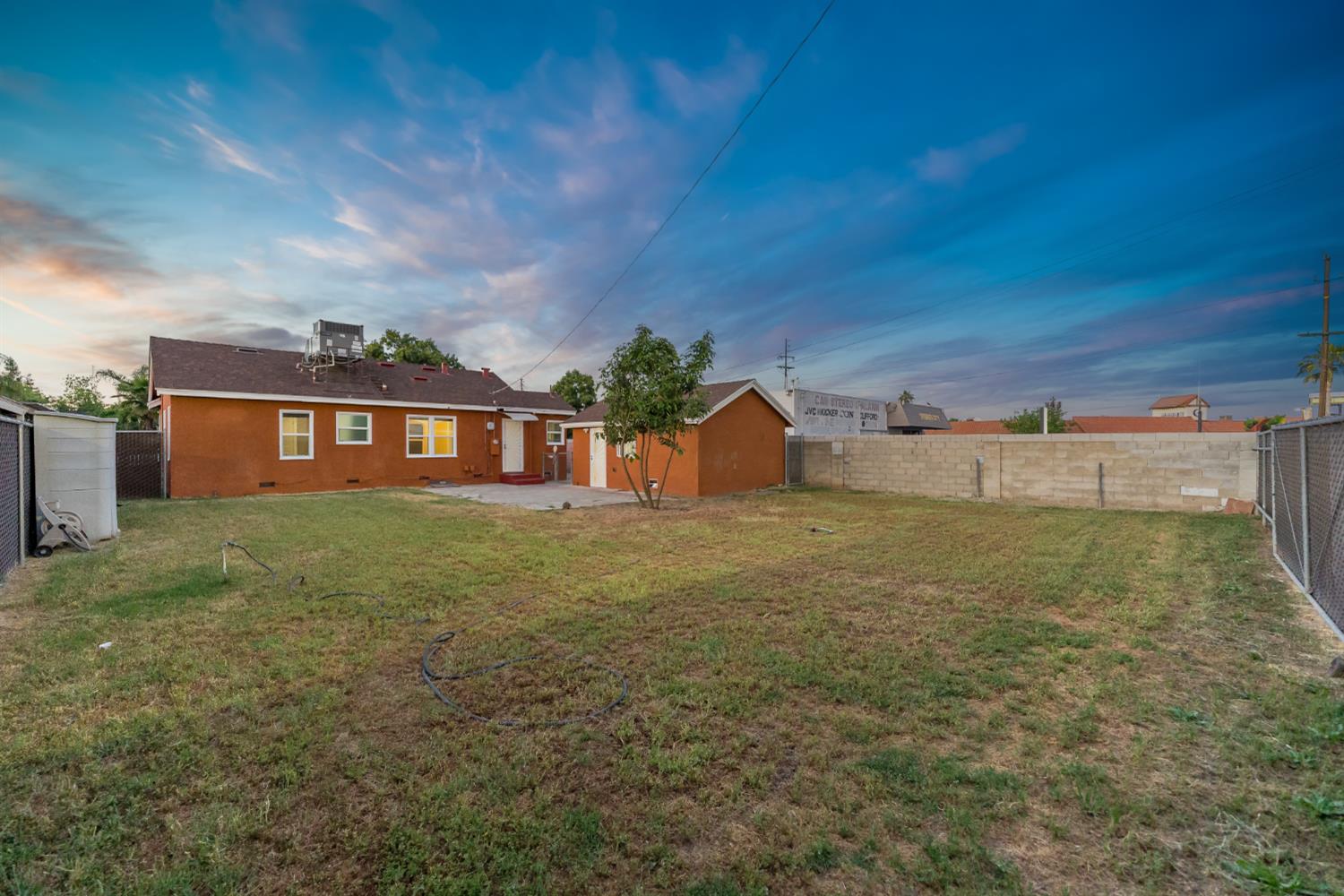 3070 E Peralta Way, Fresno, CA 93703