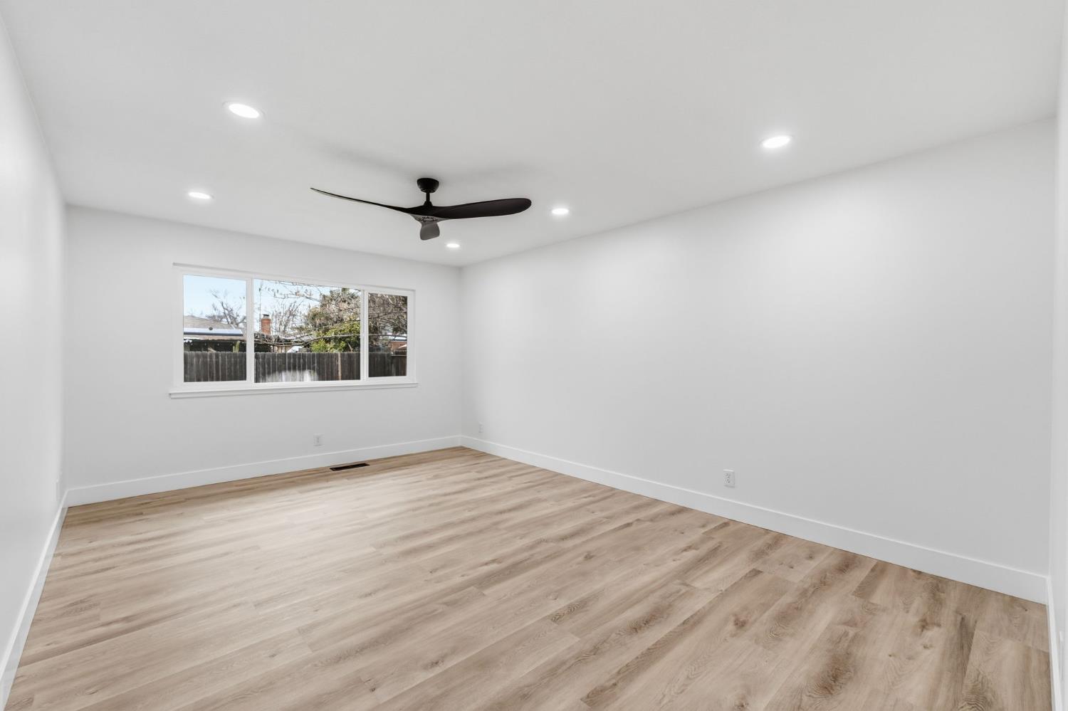 506 E Sample Ave, Fresno, CA 93710