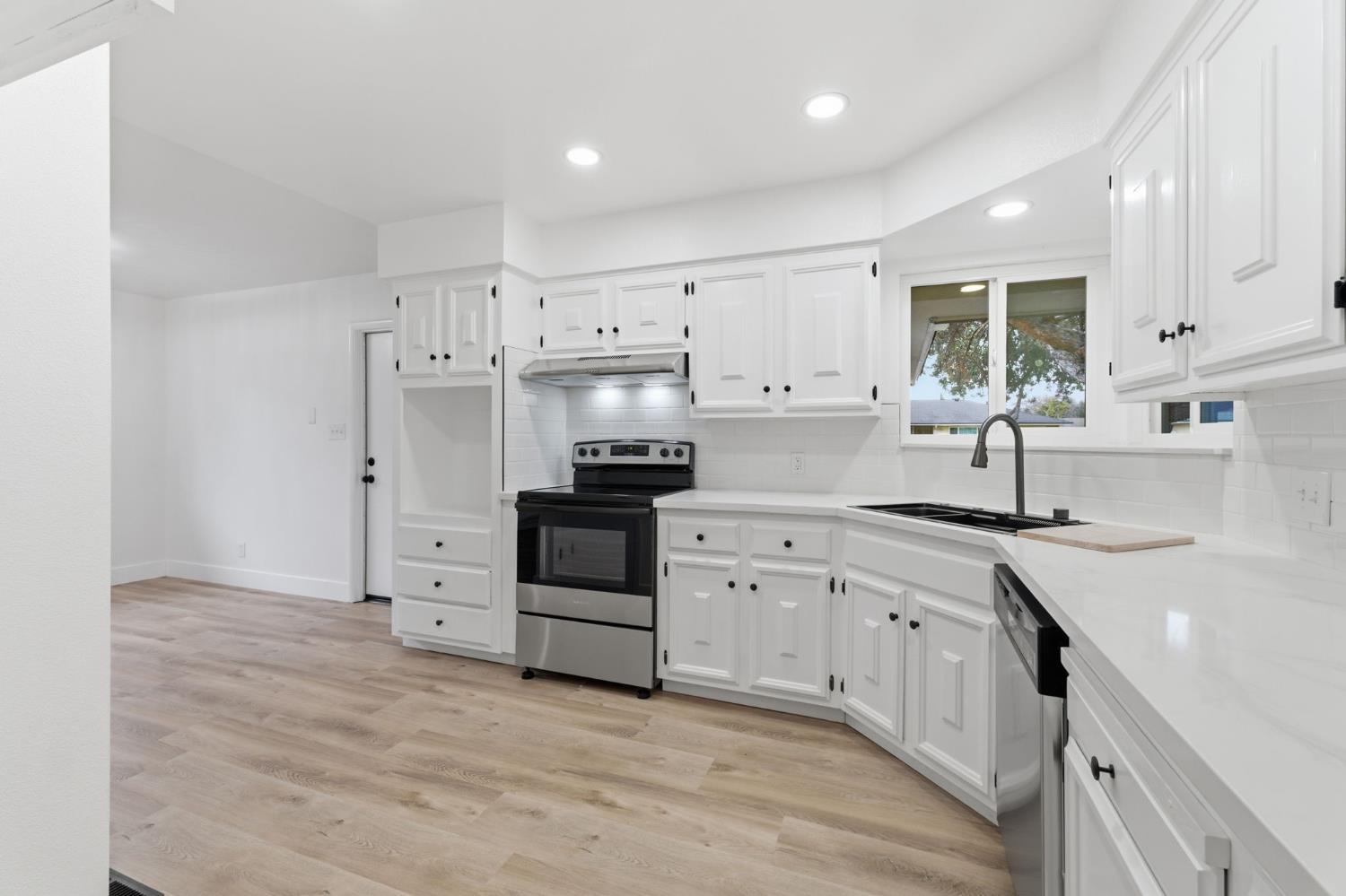 506 E Sample Ave, Fresno, CA 93710