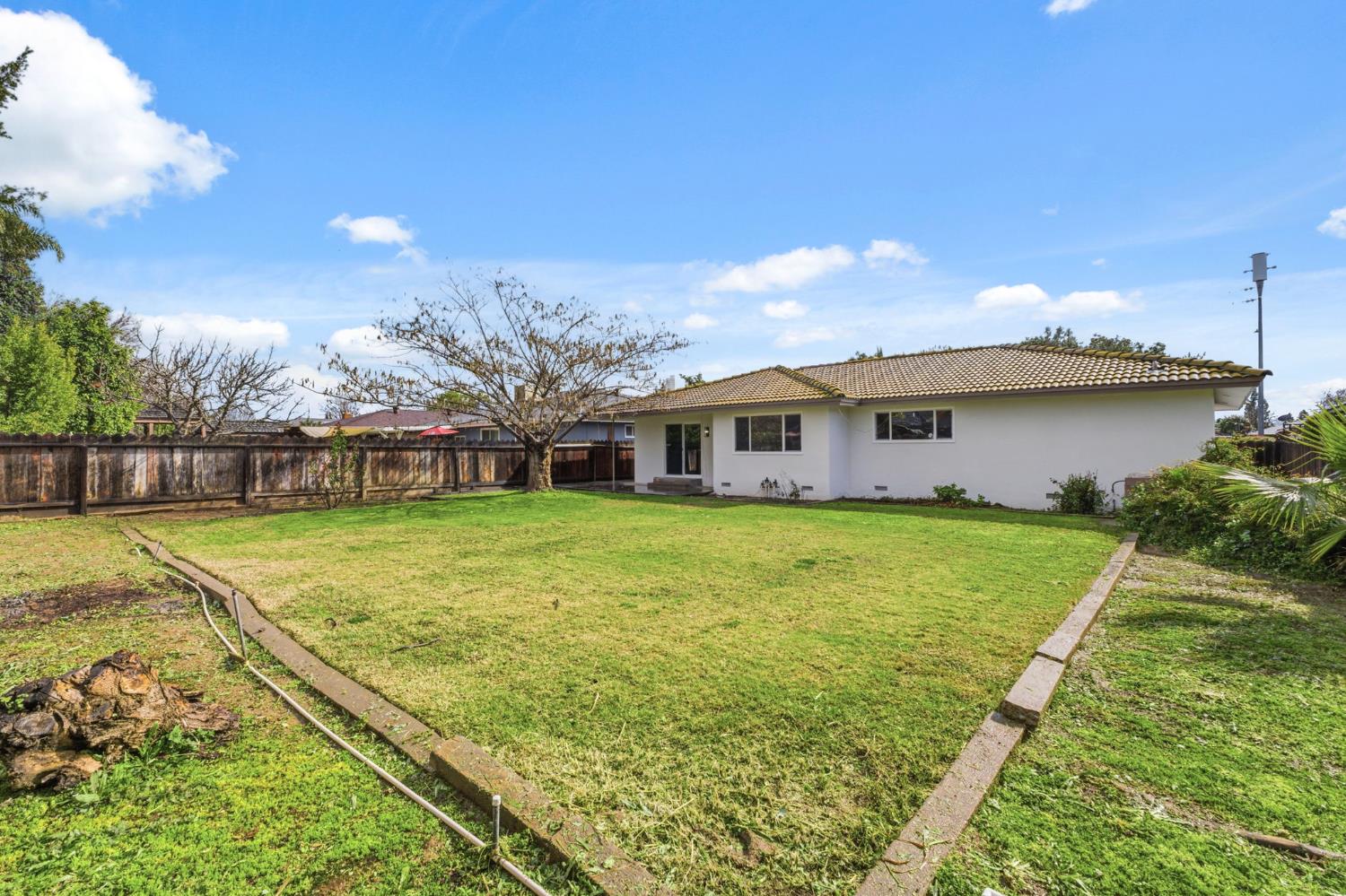 506 E Sample Ave, Fresno, CA 93710