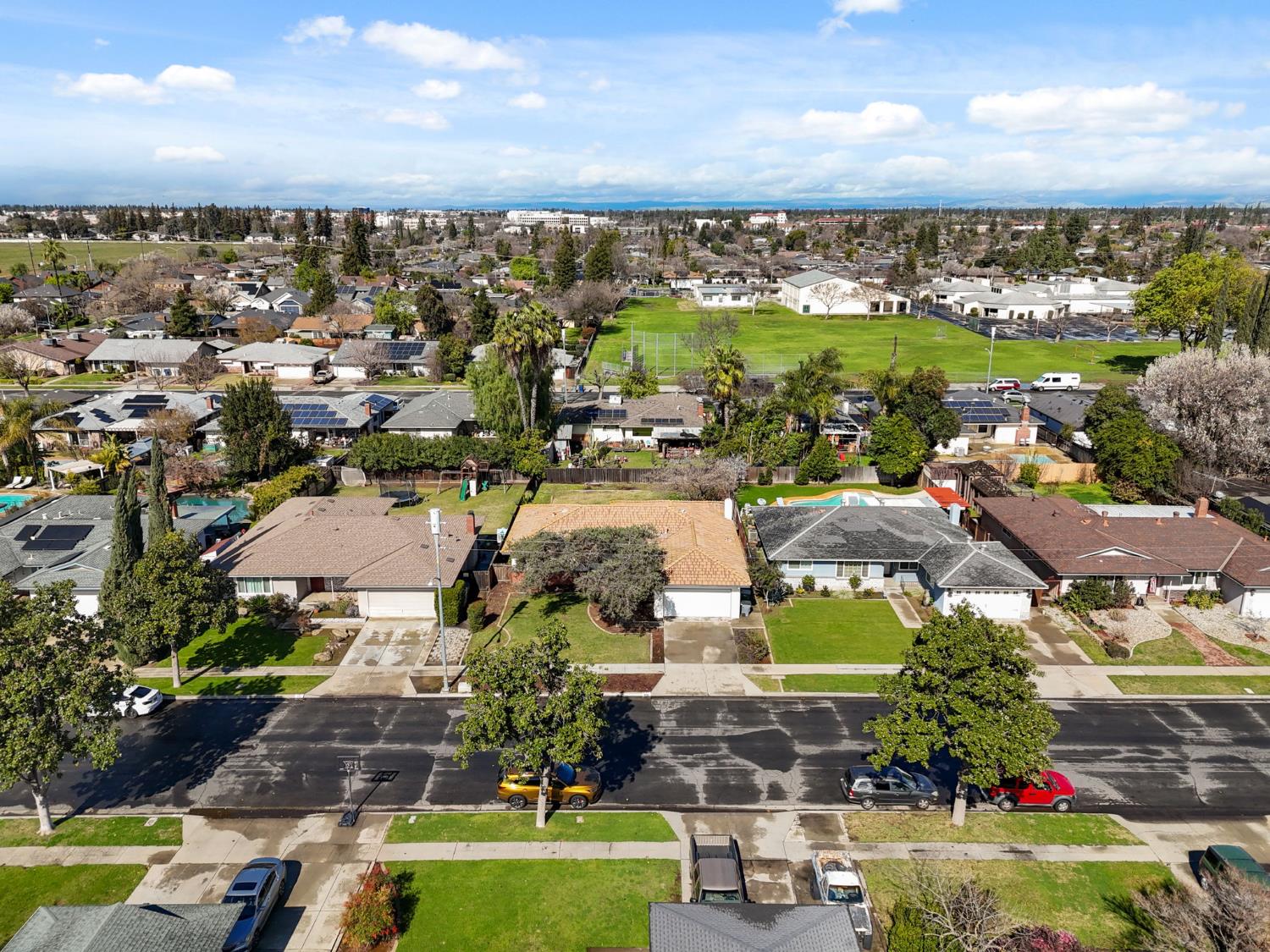 506 E Sample Ave, Fresno, CA 93710