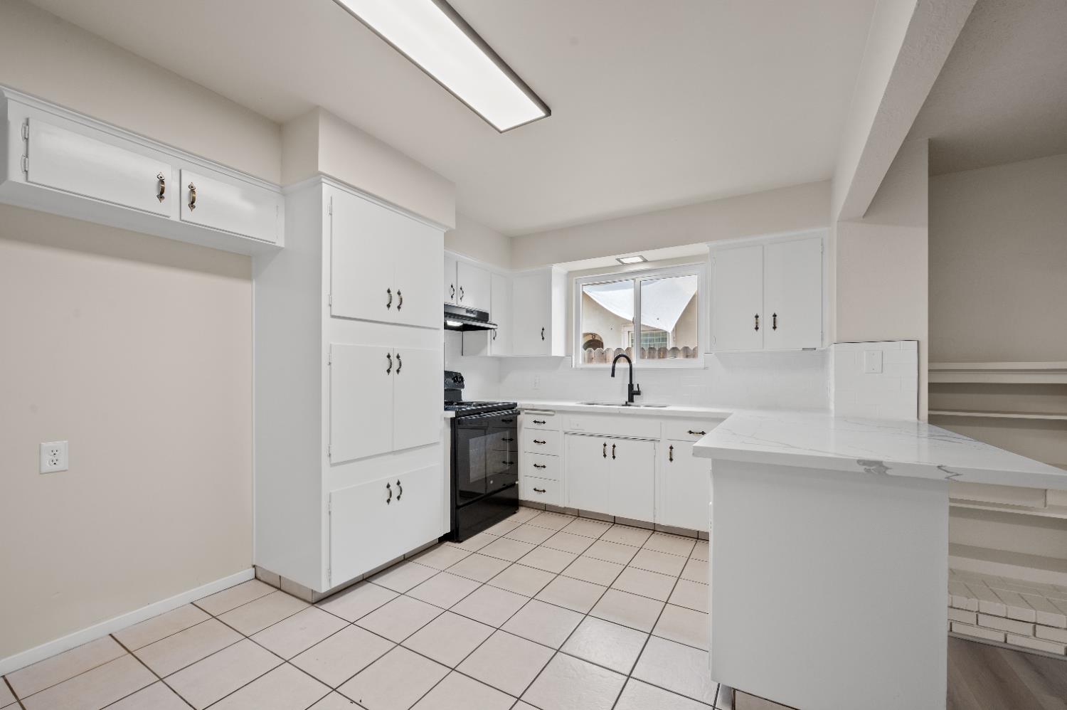 1555 N Roosevelt Ave, Fresno, CA 93728