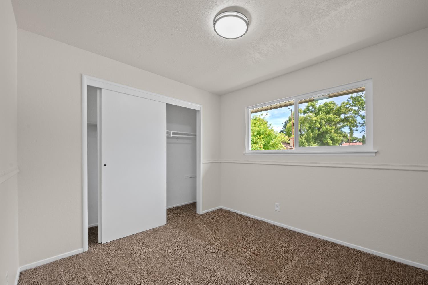 1555 N Roosevelt Ave, Fresno, CA 93728