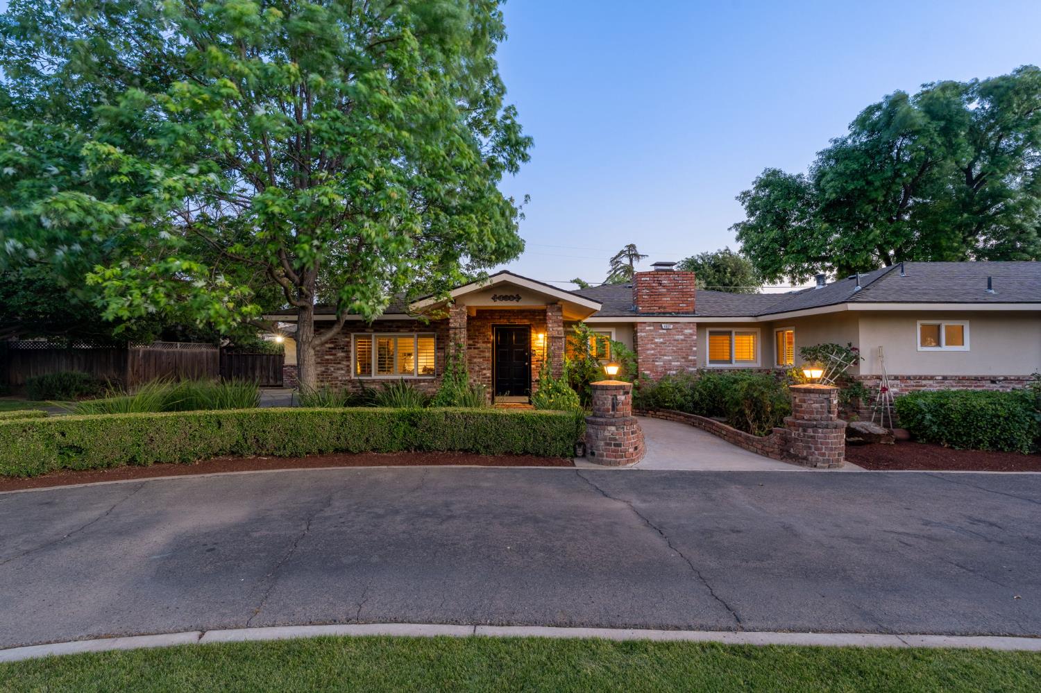 1027 W Rialto Ave, Fresno, CA 93705