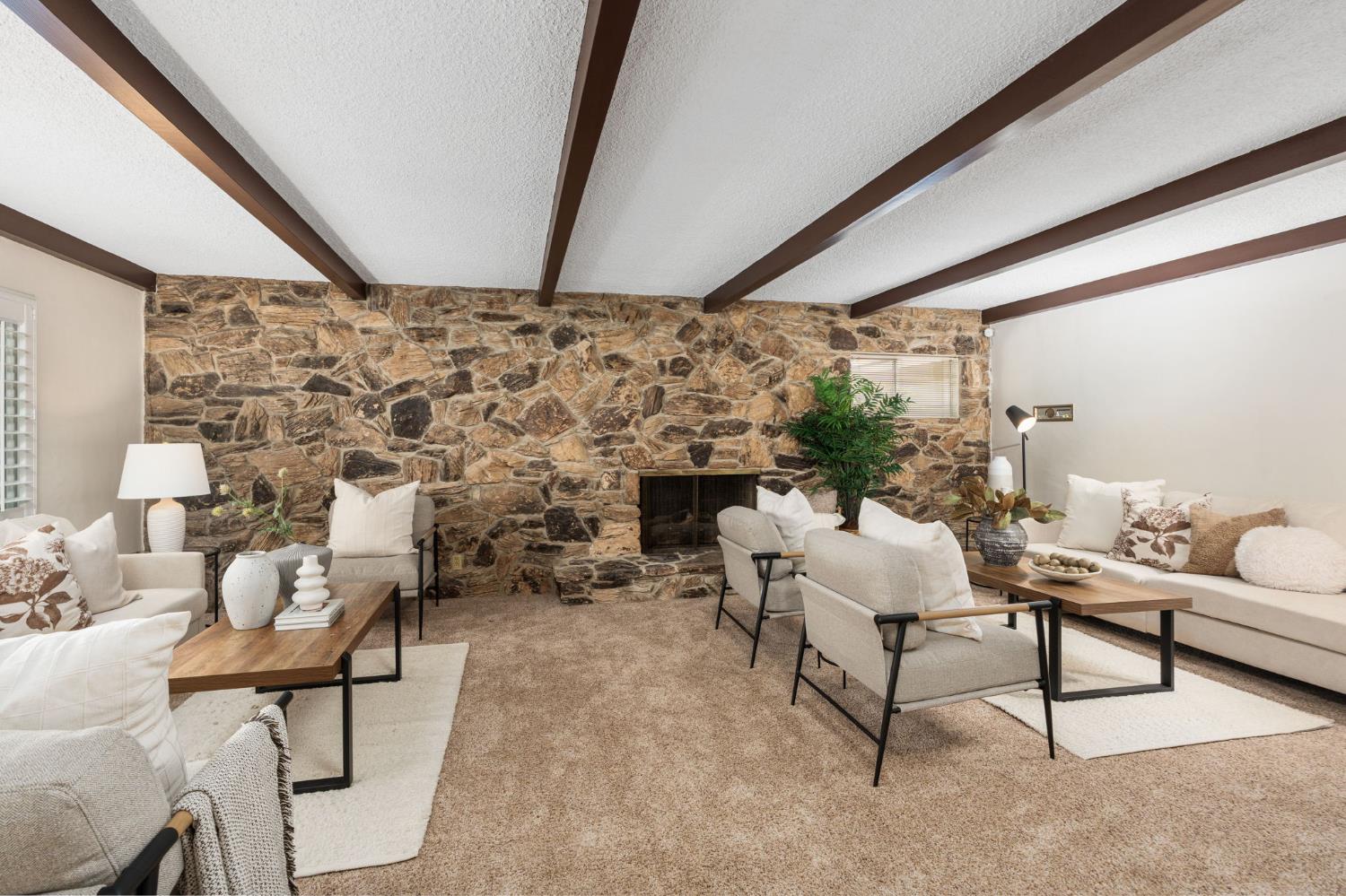 1027 W Rialto Ave, Fresno, CA 93705