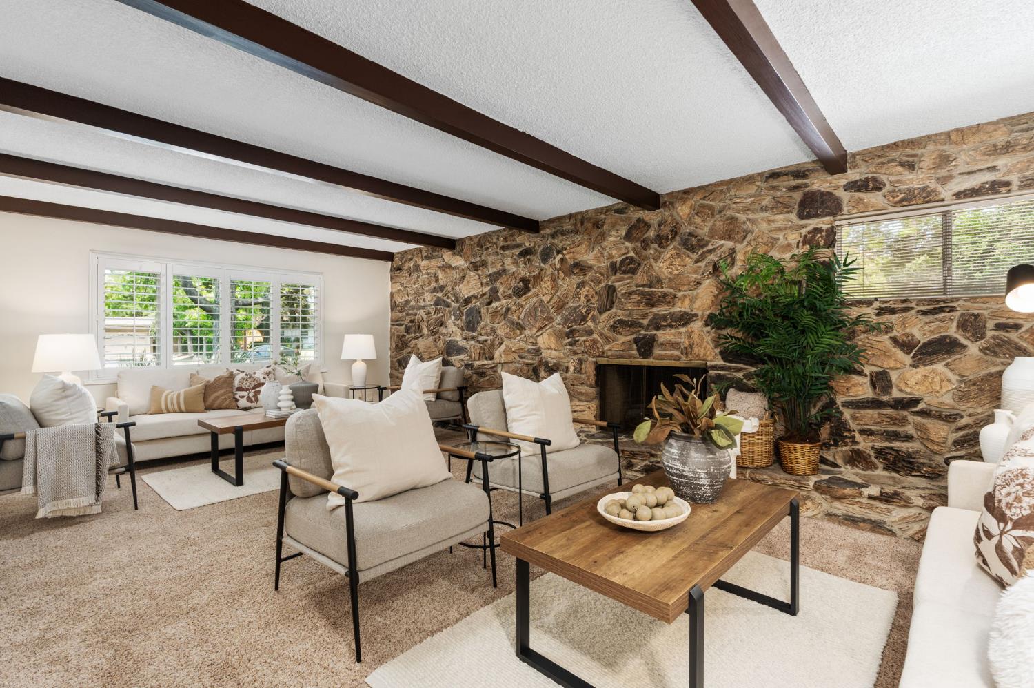 1027 W Rialto Ave, Fresno, CA 93705