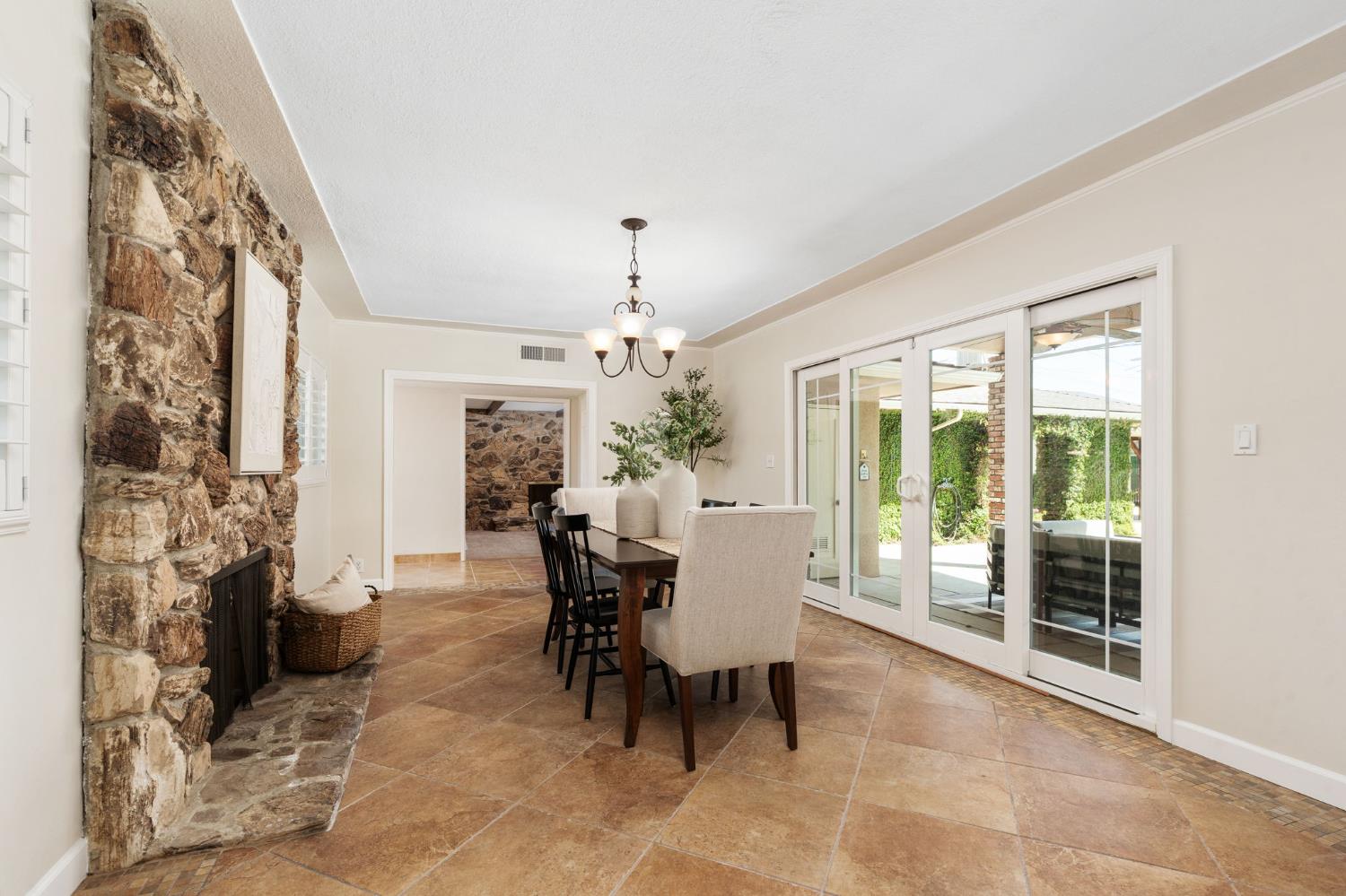 1027 W Rialto Ave, Fresno, CA 93705