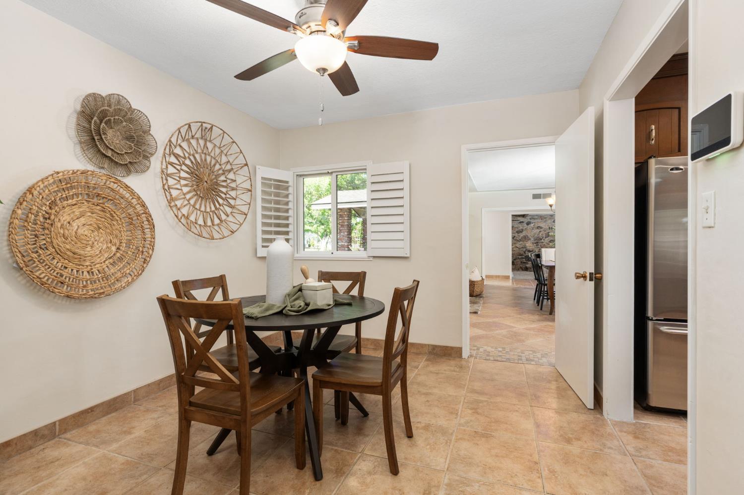 1027 W Rialto Ave, Fresno, CA 93705