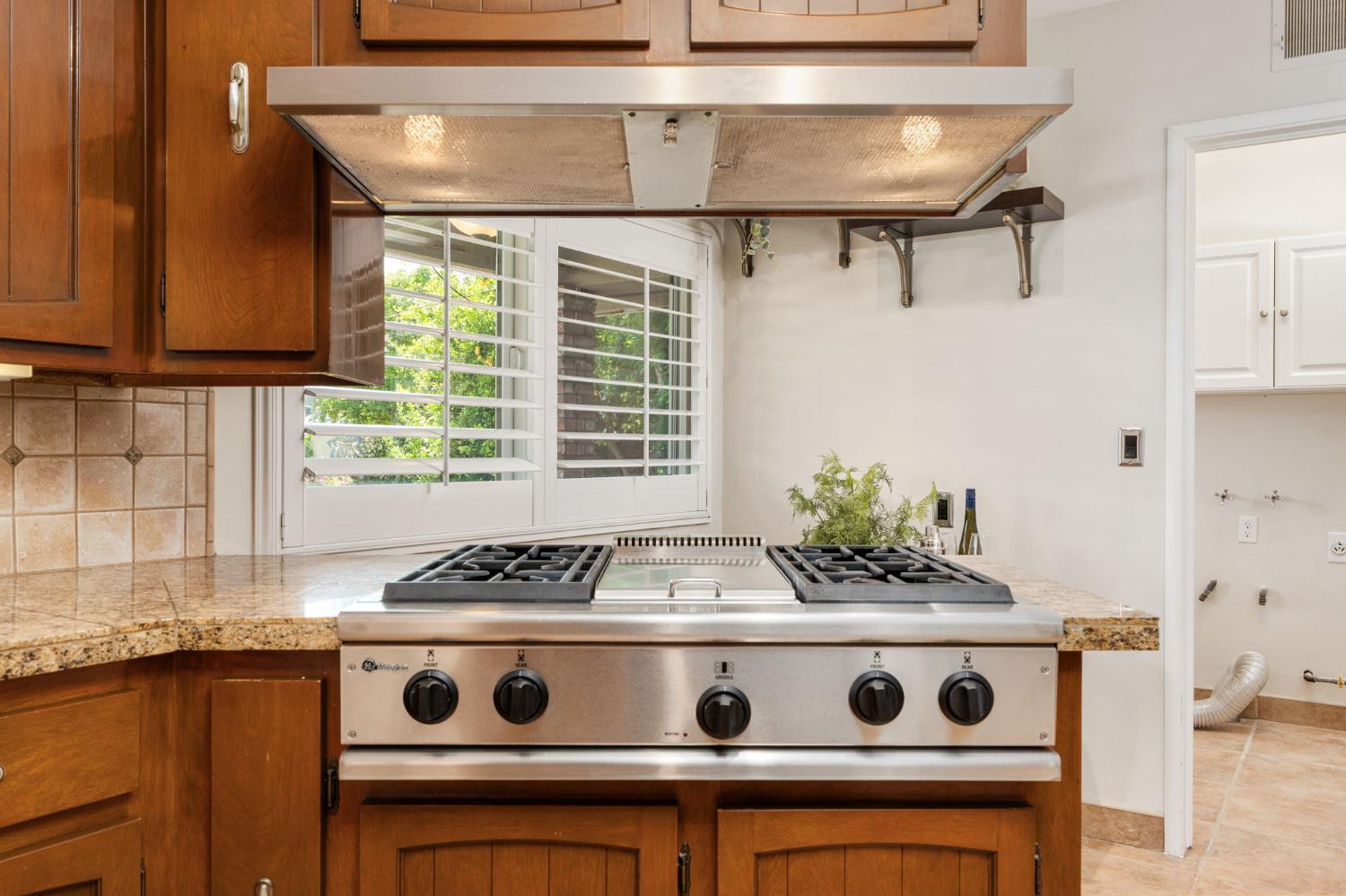 1027 W Rialto Ave, Fresno, CA 93705