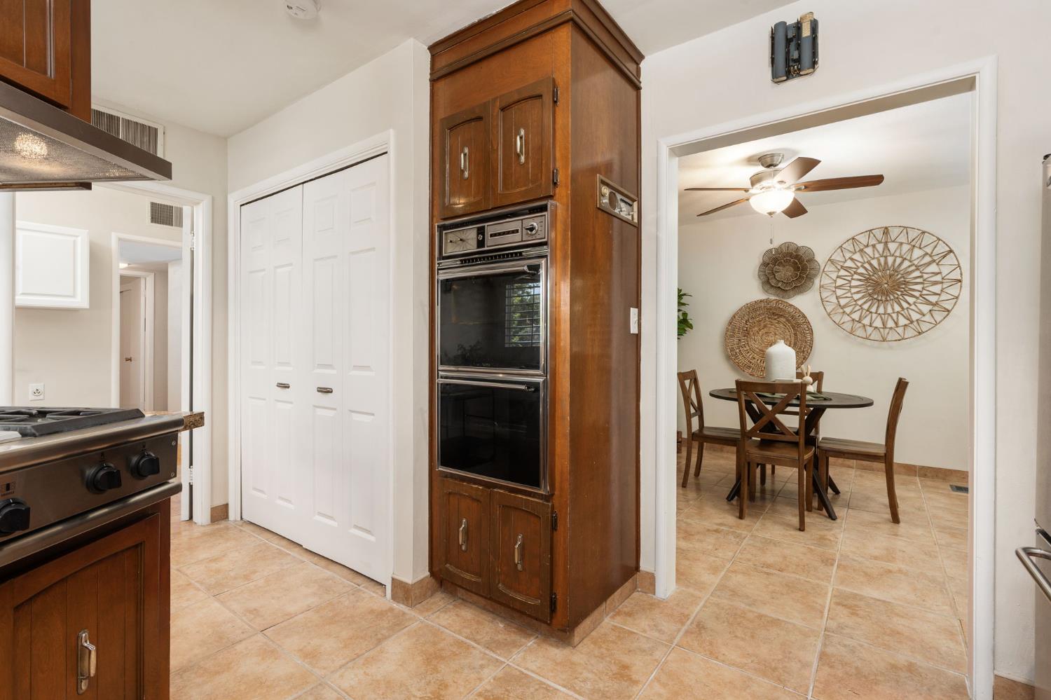 1027 W Rialto Ave, Fresno, CA 93705