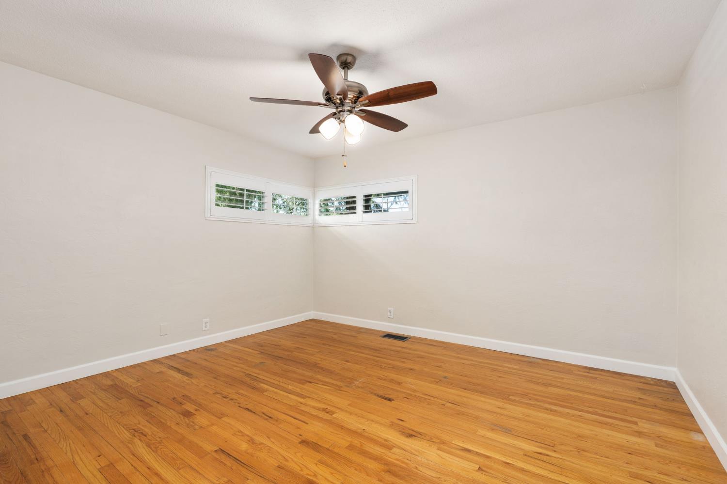 1027 W Rialto Ave, Fresno, CA 93705