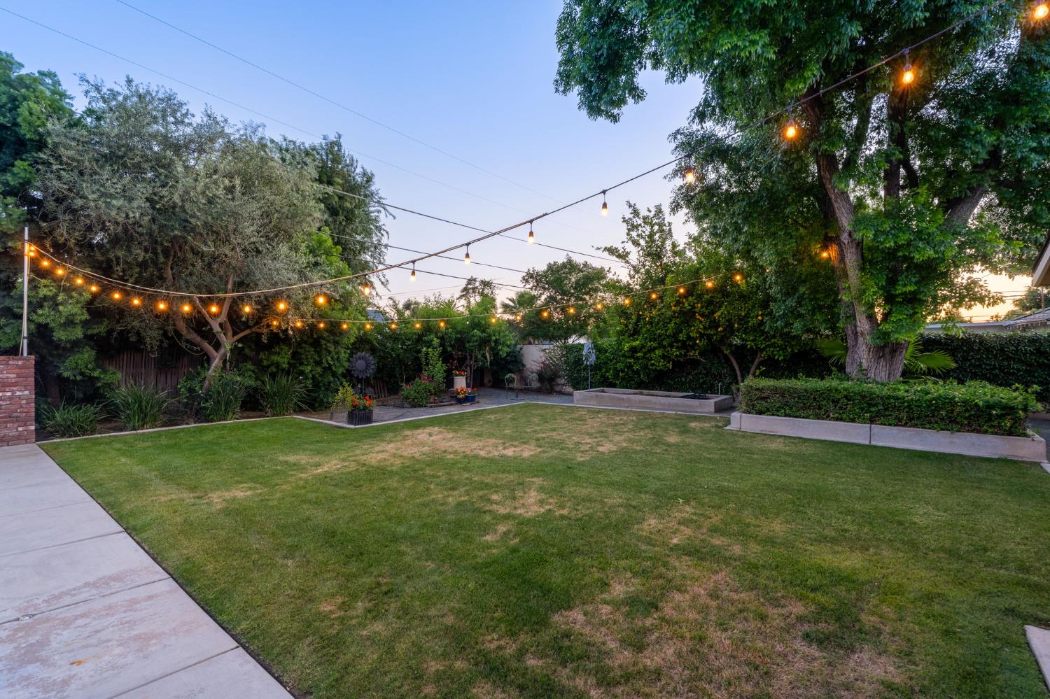 1027 W Rialto Ave, Fresno, CA 93705