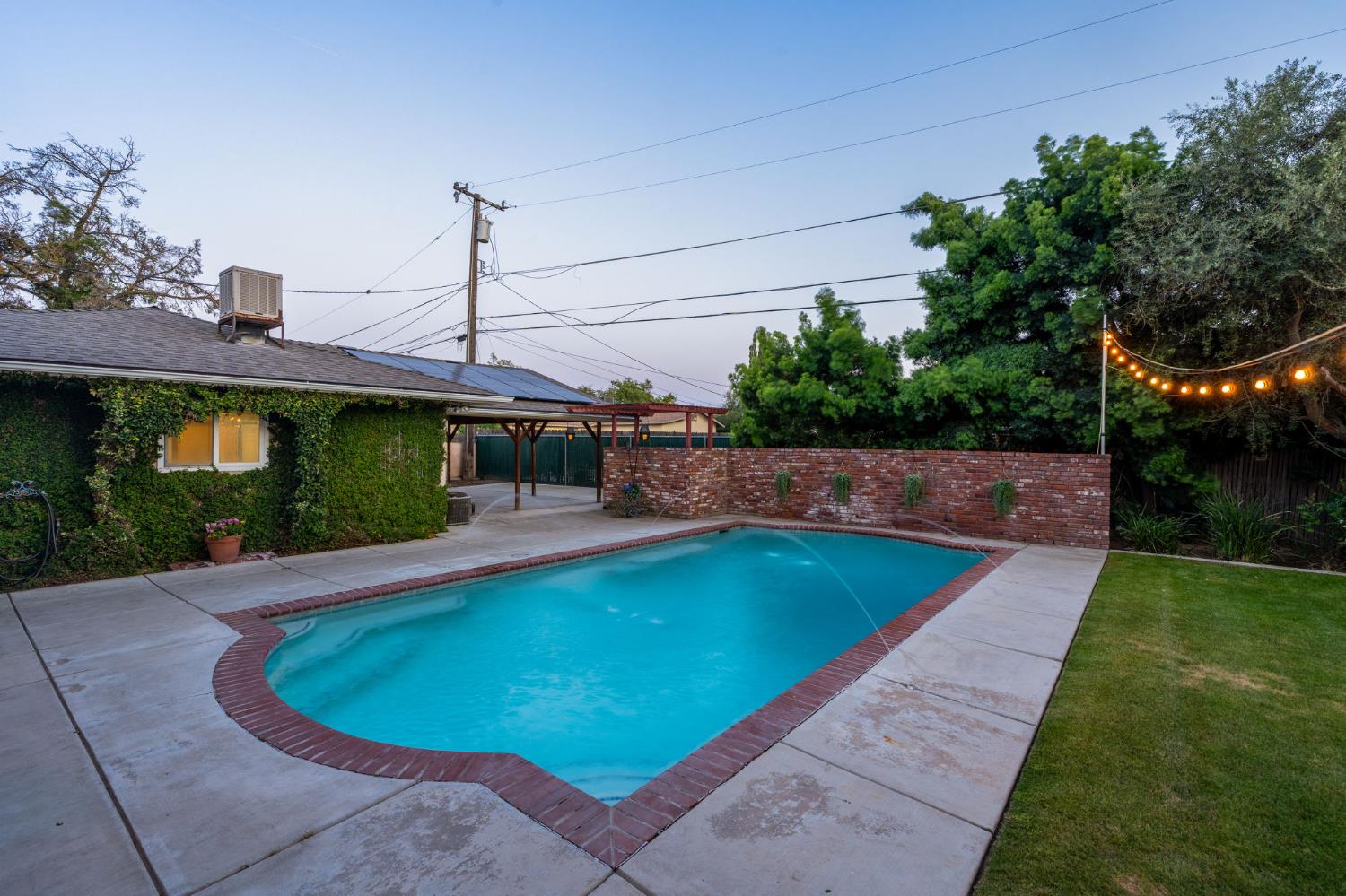 1027 W Rialto Ave, Fresno, CA 93705