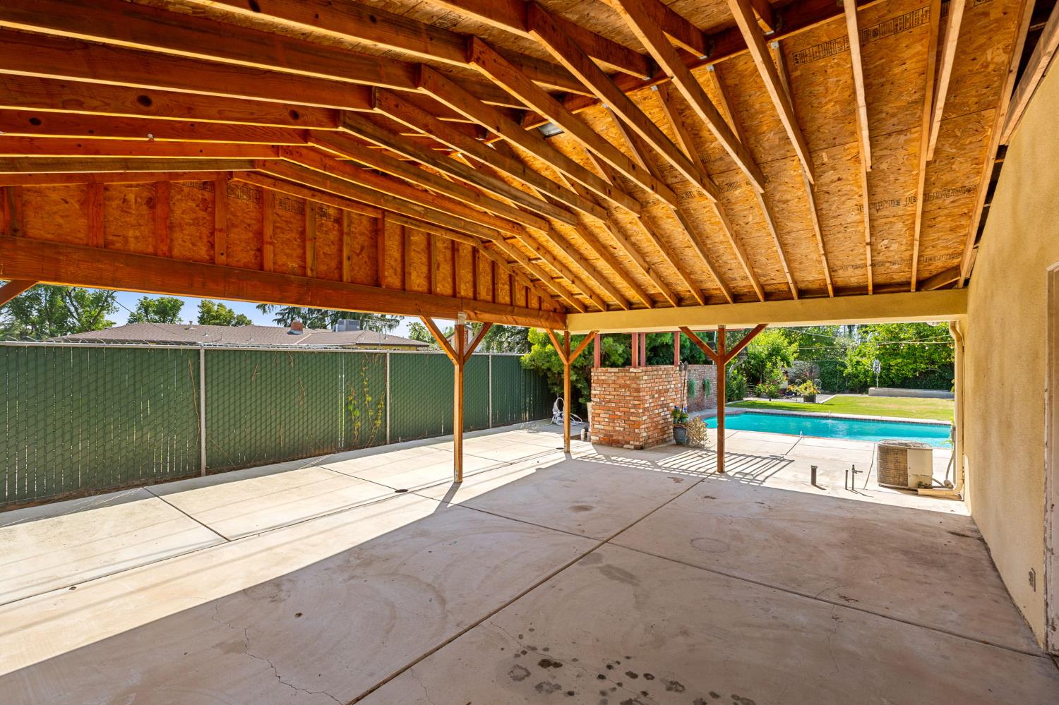 1027 W Rialto Ave, Fresno, CA 93705