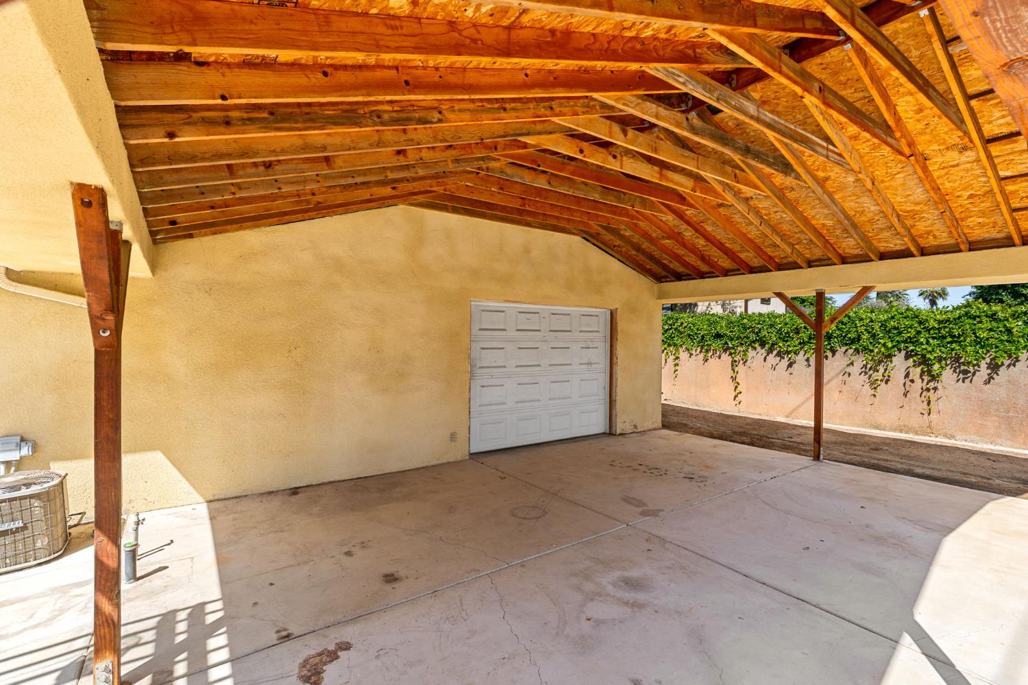 1027 W Rialto Ave, Fresno, CA 93705