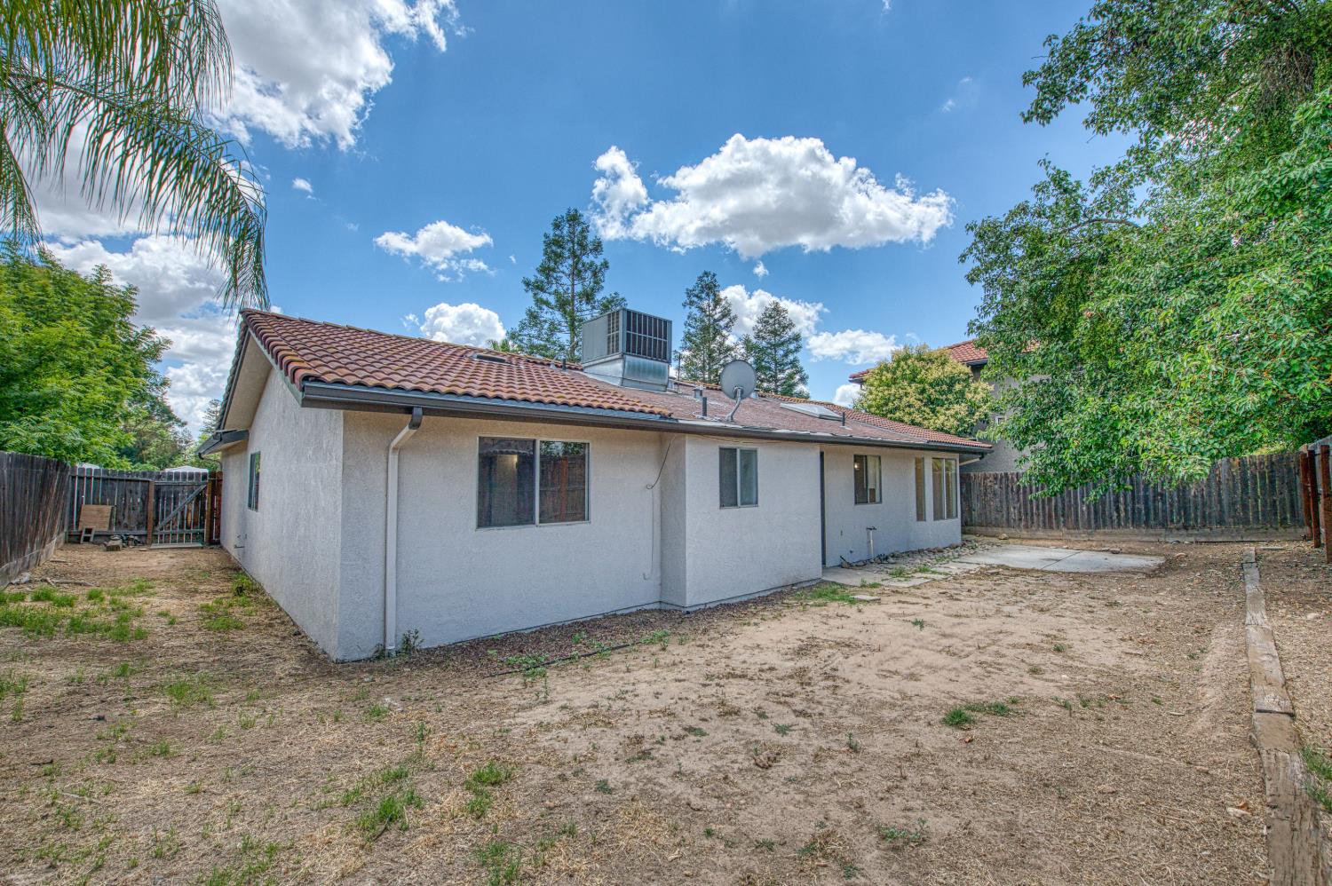 5034 W Menlo Ave, Fresno, CA 93722