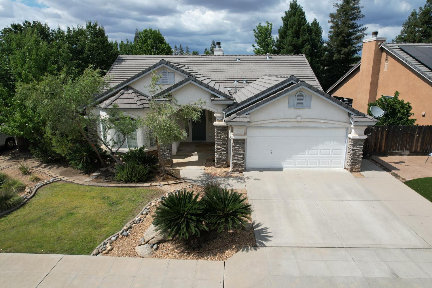 2050 E Fox Glen Dr, Fresno, CA 93730